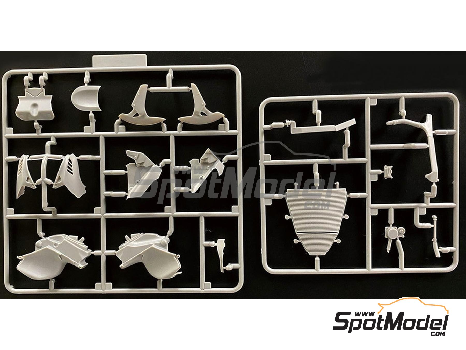 Image 19: Yamaha YZR-M1 Equipo Tech 3 patrocinado por Dunlop - Campeonato del Mundo de Moto GP 2007 | Maqueta de moto en escala&nbsp;1/12 fabricado por Beemax Model Kits (ref.&nbsp;BX13002, tambien 4545782131895)