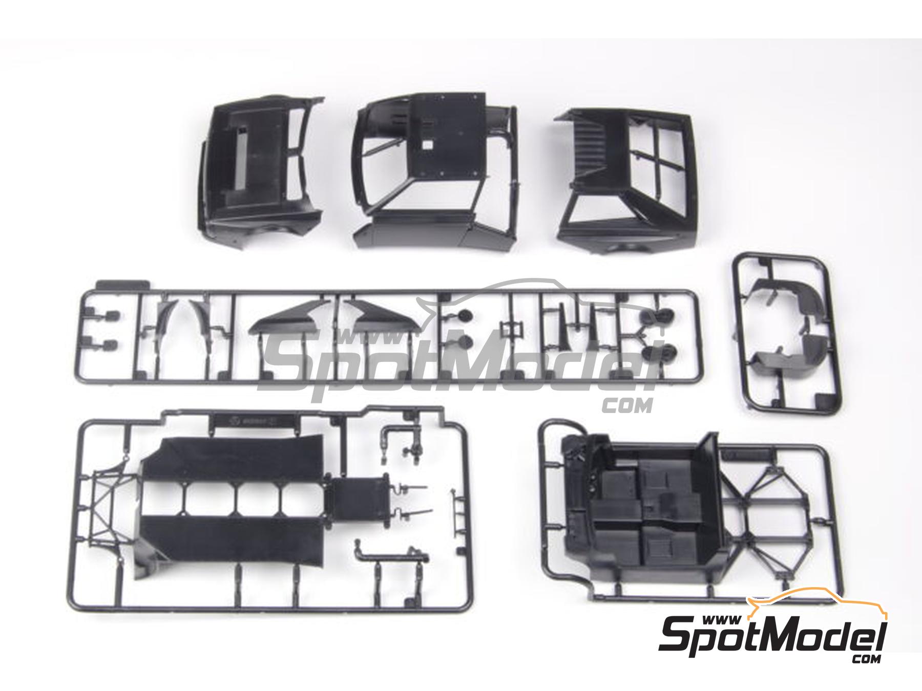 Image 6: Lancia Delta S4 Grupo B Equipo Scuderia Grifone patrocinado por Esso Super Oil - Rally Cataluña 1986 | Maqueta de coche en escala 1/24 fabricado por Beemax Model Kits (ref. BX24034, tambien 4545782082166)
