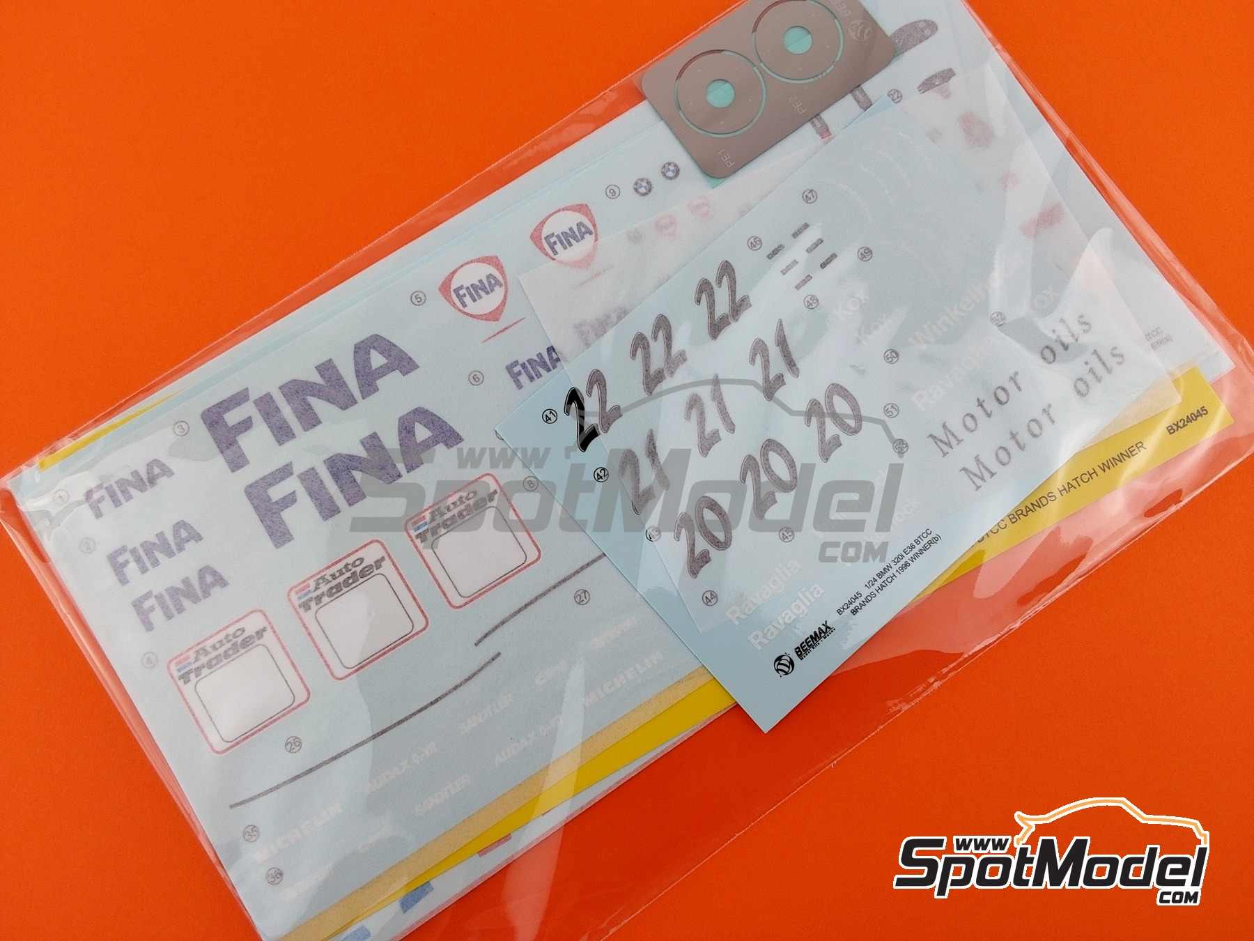 Image 11: BMW 320i E36 Equipo BMW Schnitzer patrocinado por Fina - Brands Hatch BTCC 1996 | Maqueta de coche en escala&nbsp;1/24 fabricado por Beemax Model Kits (ref.&nbsp;BX24045, tambien 4545782101669)