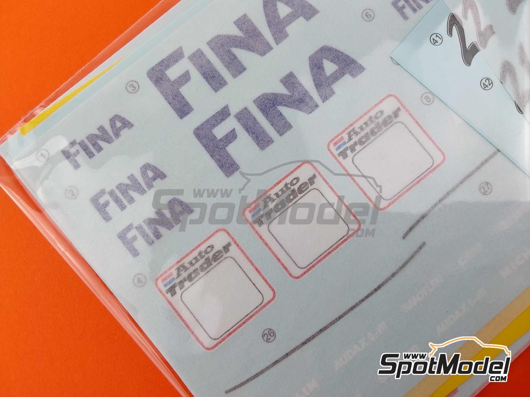 Image 12: BMW 320i E36 Equipo BMW Schnitzer patrocinado por Fina - Brands Hatch BTCC 1996 | Maqueta de coche en escala&nbsp;1/24 fabricado por Beemax Model Kits (ref.&nbsp;BX24045, tambien 4545782101669)