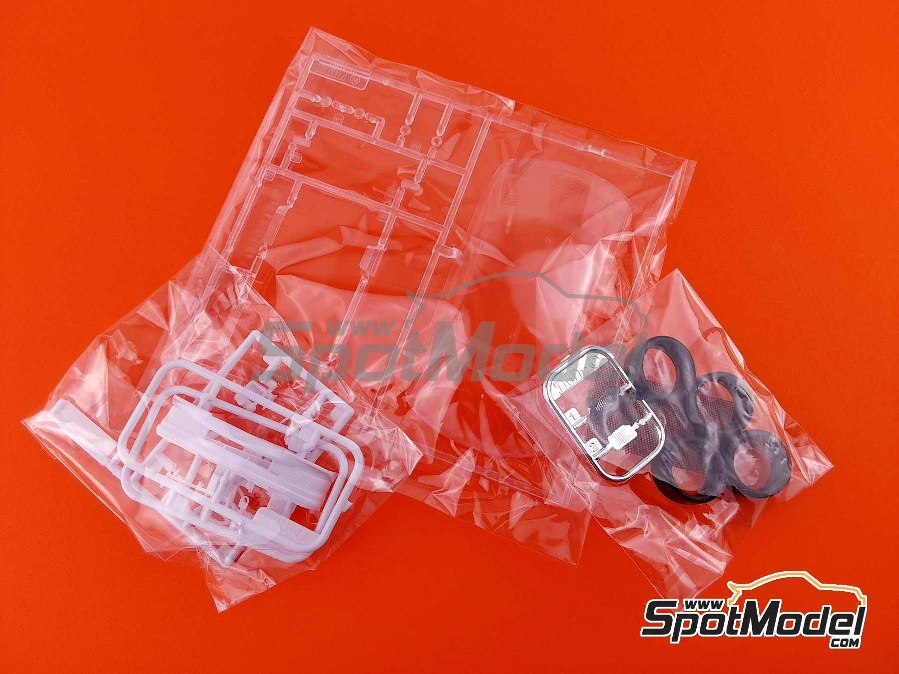 Image 21: BMW 320i E36 Equipo BMW Schnitzer patrocinado por Fina - Brands Hatch BTCC 1996 | Maqueta de coche en escala&nbsp;1/24 fabricado por Beemax Model Kits (ref.&nbsp;BX24045, tambien 4545782101669)