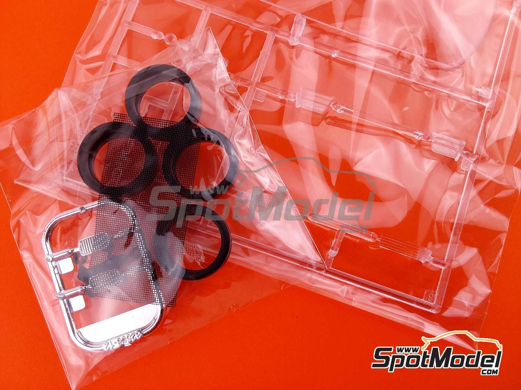 Image 24: BMW 320i E36 Equipo BMW Schnitzer patrocinado por Fina - Brands Hatch BTCC 1996 | Maqueta de coche en escala&nbsp;1/24 fabricado por Beemax Model Kits (ref.&nbsp;BX24045, tambien 4545782101669)