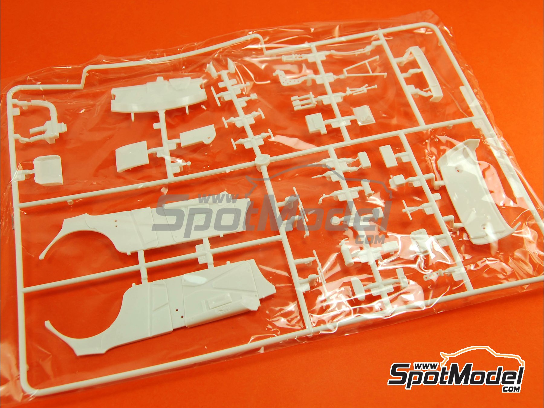 Image 11: Skoda Fabia S2000 Evo Skoda Motorsport Team - Barum Czech Rally 2012 | Car scale model kit in 1/24 scale manufactured by Belkits (ref. BEL-004, also 9782951640894 and BEL004)