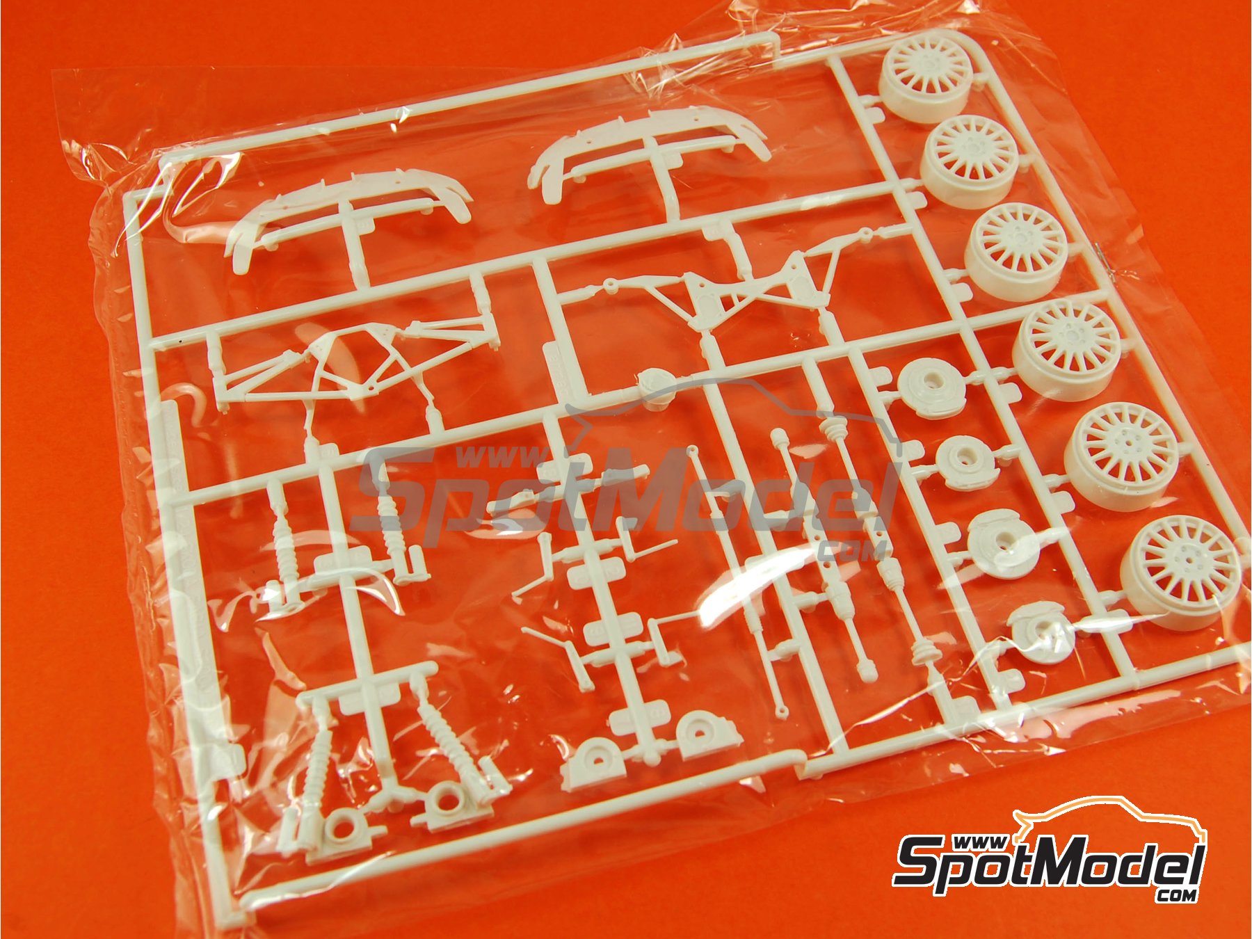 Image 13: Skoda Fabia S2000 Evo Skoda Motorsport Team - Barum Czech Rally 2012 | Car scale model kit in 1/24 scale manufactured by Belkits (ref. BEL-004, also 9782951640894 and BEL004)