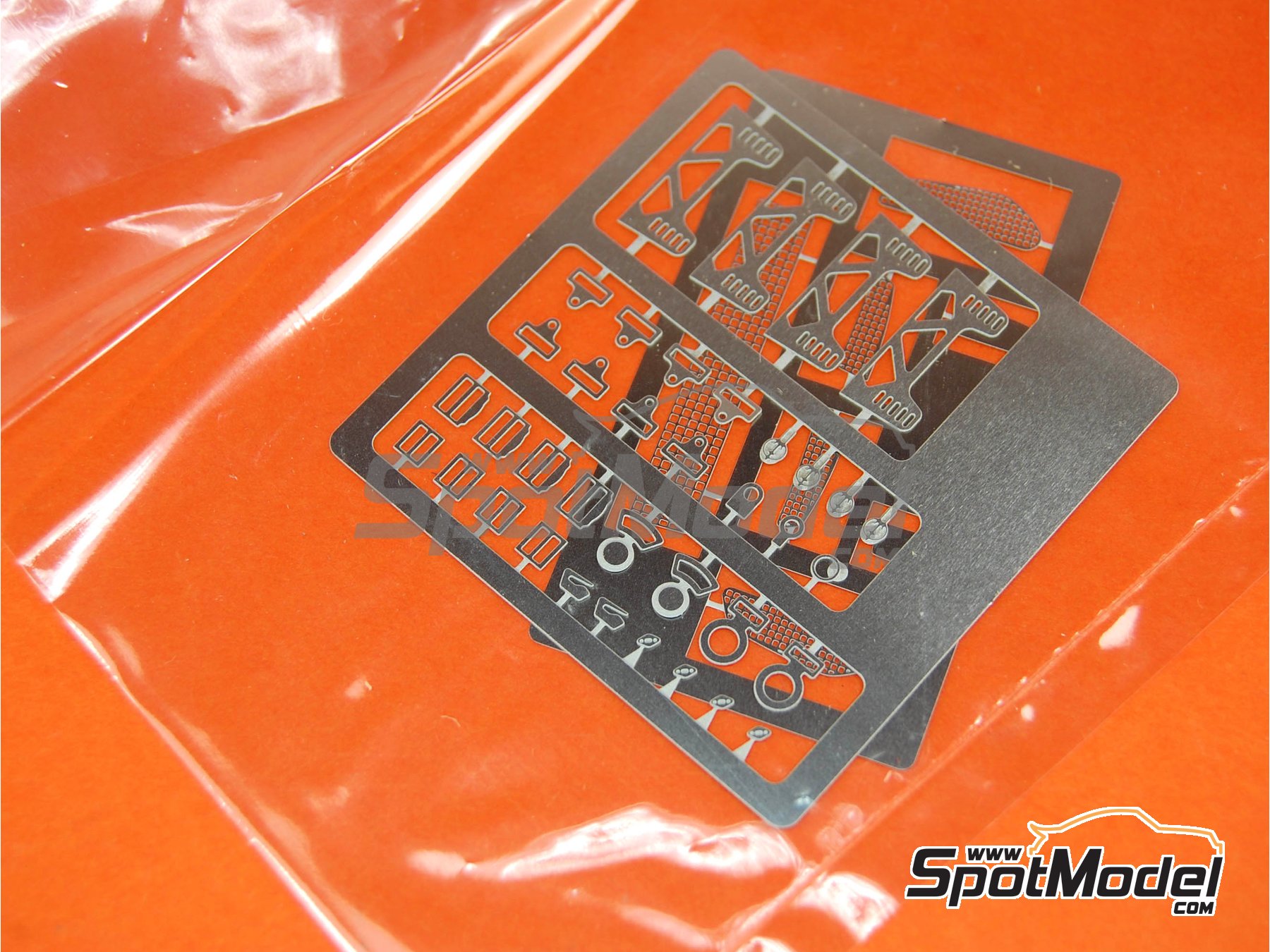 Image 15: Skoda Fabia S2000 Evo Skoda Motorsport Team - Barum Czech Rally 2012 | Car scale model kit in 1/24 scale manufactured by Belkits (ref. BEL-004, also 9782951640894 and BEL004)