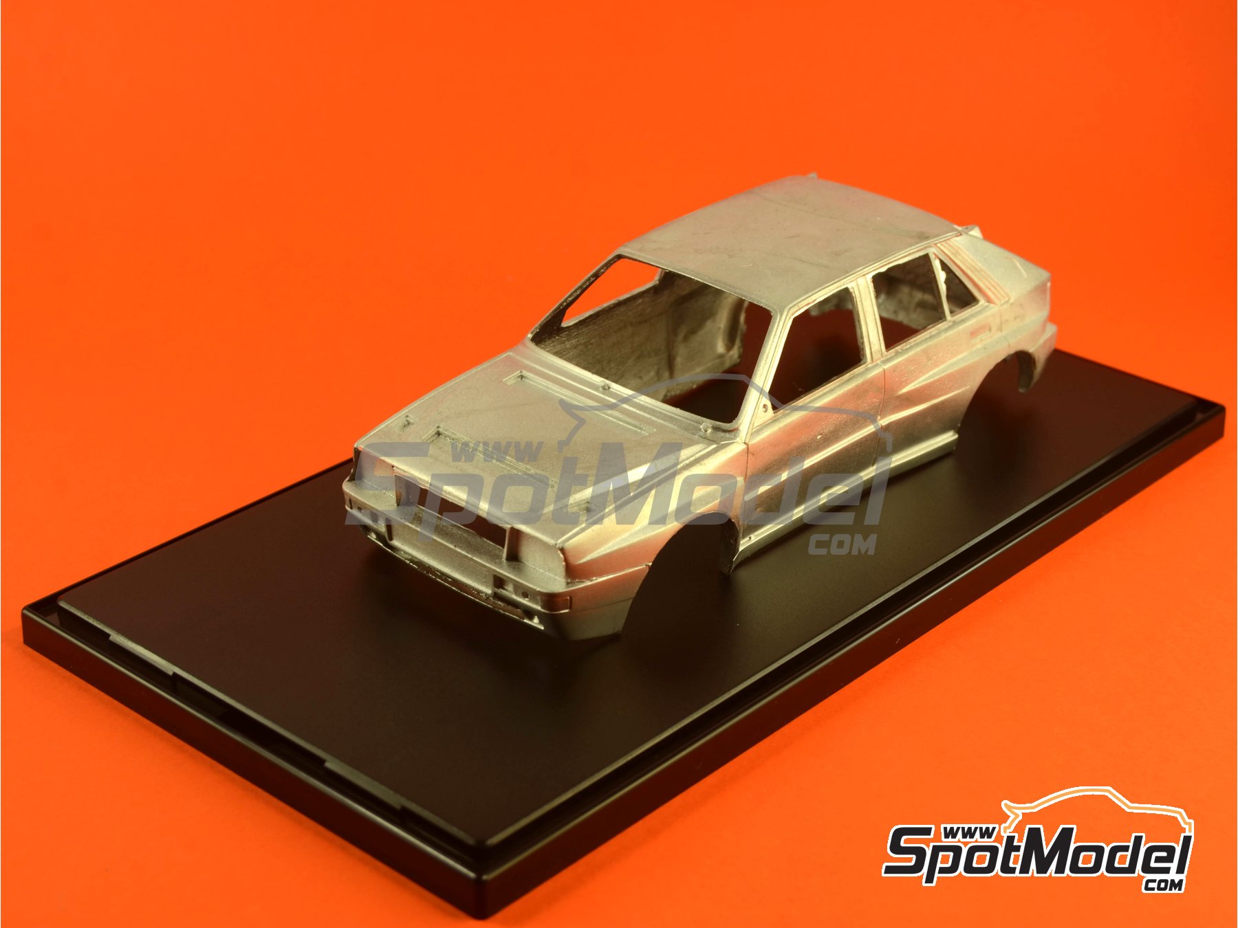 Image 3: Display case for 1/24 scale model cars | Display case in 1/24 scale manufactured by Belkits (ref.&nbsp;BEL-ACC001, also 9789491094644 and BELACC001)