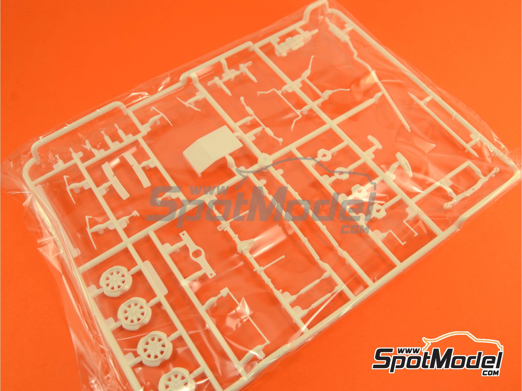 Image 5: Ford Escort RS1600 Mk I sponsored by Milk Marketing Board - Great Britain RAC Rally 1973 | Car scale model kit in 1/24 scale manufactured by Belkits (ref.&nbsp;BEL006, also 9789597229988 and BEL-006)