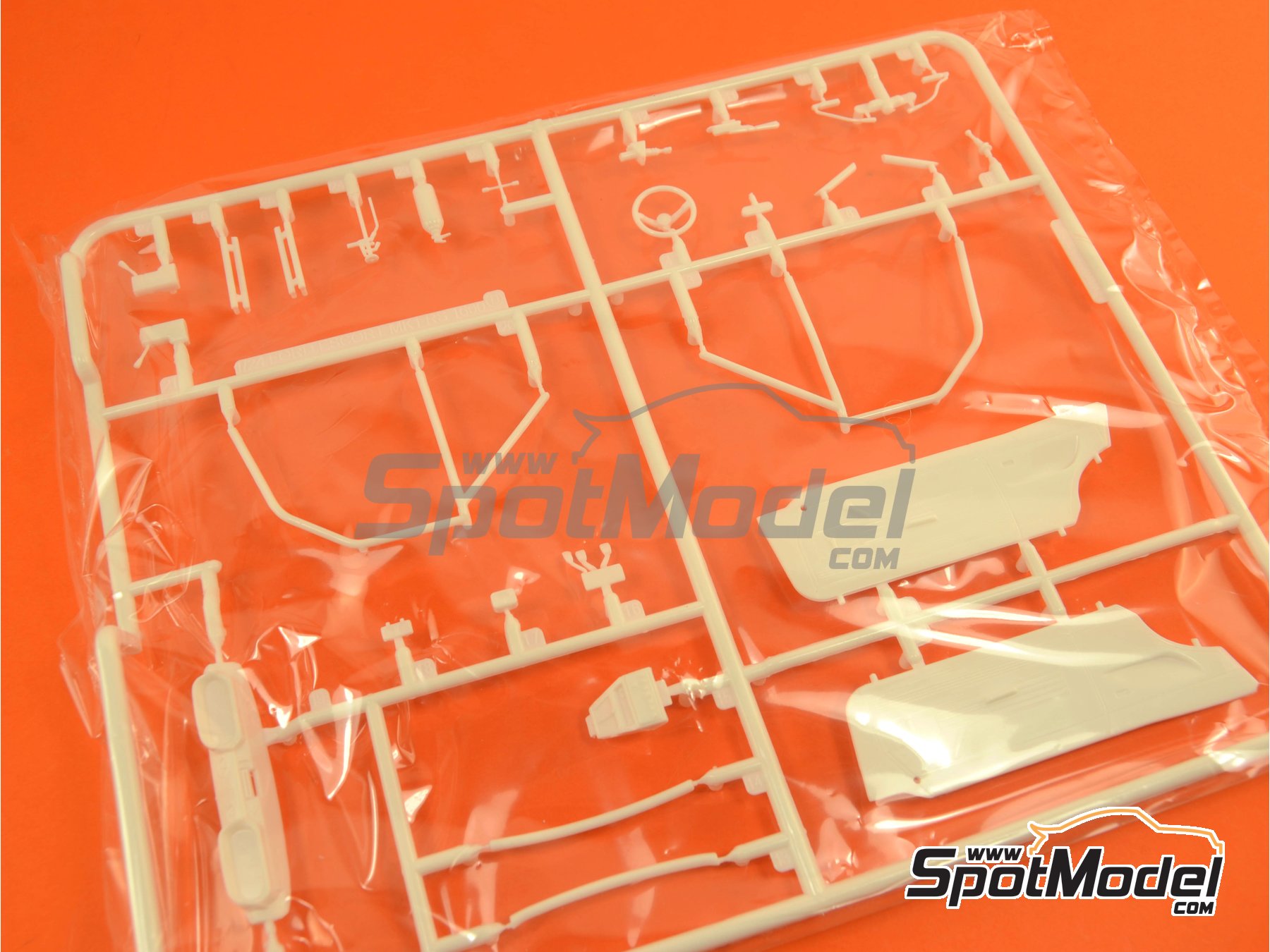 Image 9: Ford Escort RS1600 Mk I sponsored by Esso Uniflo - Great Britain RAC Rally 1972 | Car scale model kit in 1/24 scale manufactured by Belkits (ref.&nbsp;BEL007, also 9789597241645 and BEL-007)