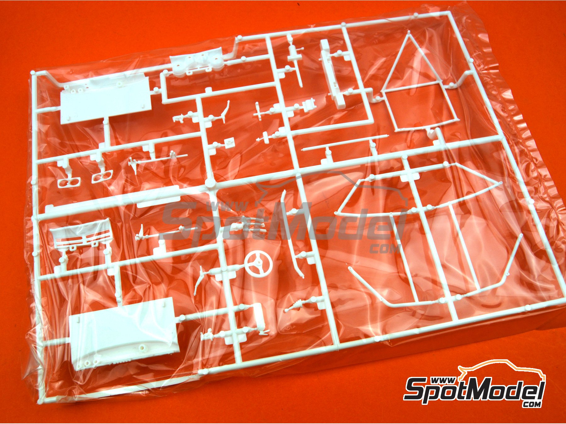 Image 3: Opel Manta 400 Group B Opel Euro Team - Tour de France Automobile 1984 | Model car kit in 1/24 scale manufactured by Belkits (ref.&nbsp;BEL008, also BEL-008)