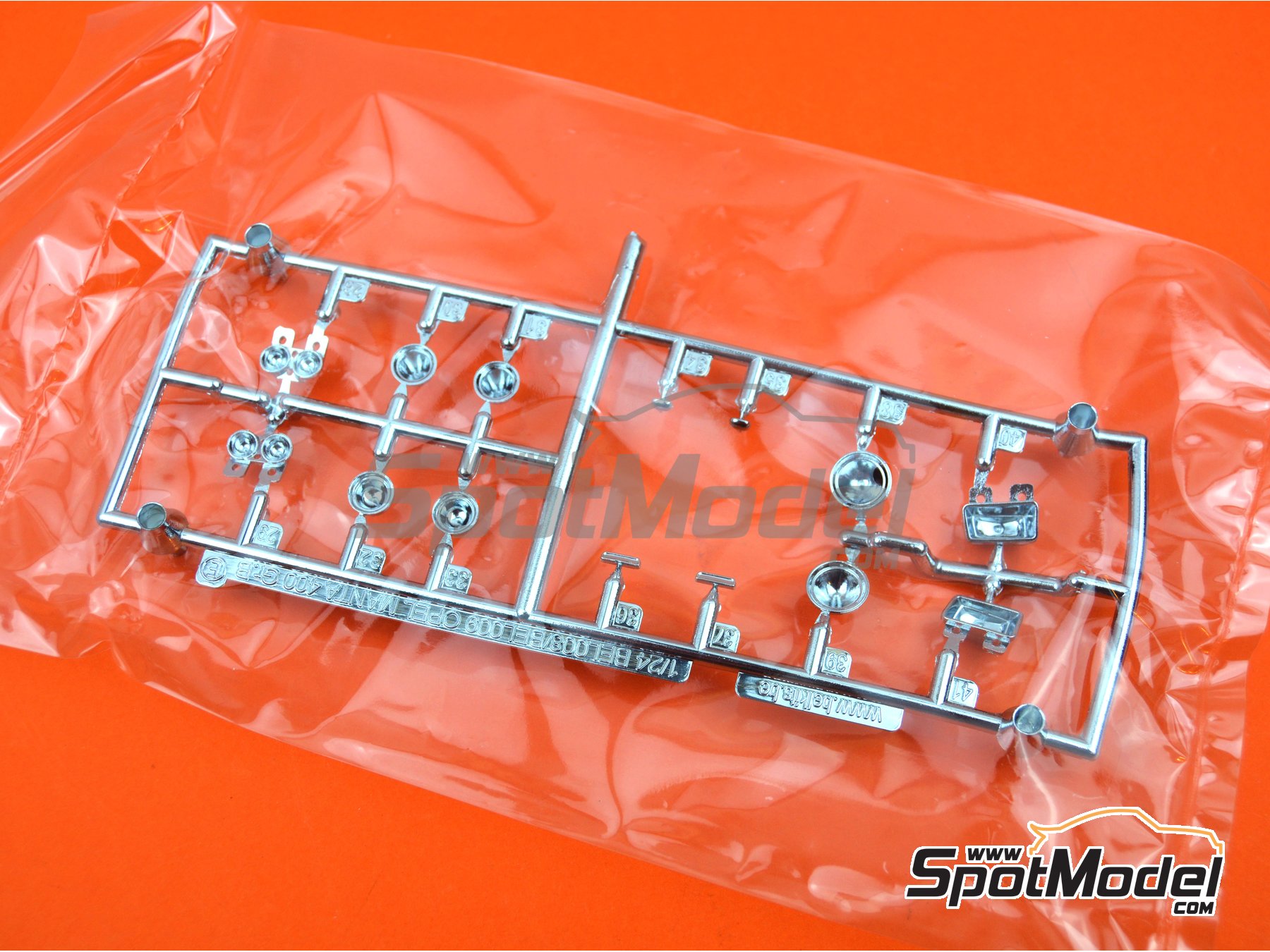 Image 4: Opel Manta 400 Group B Opel Euro Team - Tour de France Automobile 1984 | Model car kit in 1/24 scale manufactured by Belkits (ref.&nbsp;BEL008, also BEL-008)