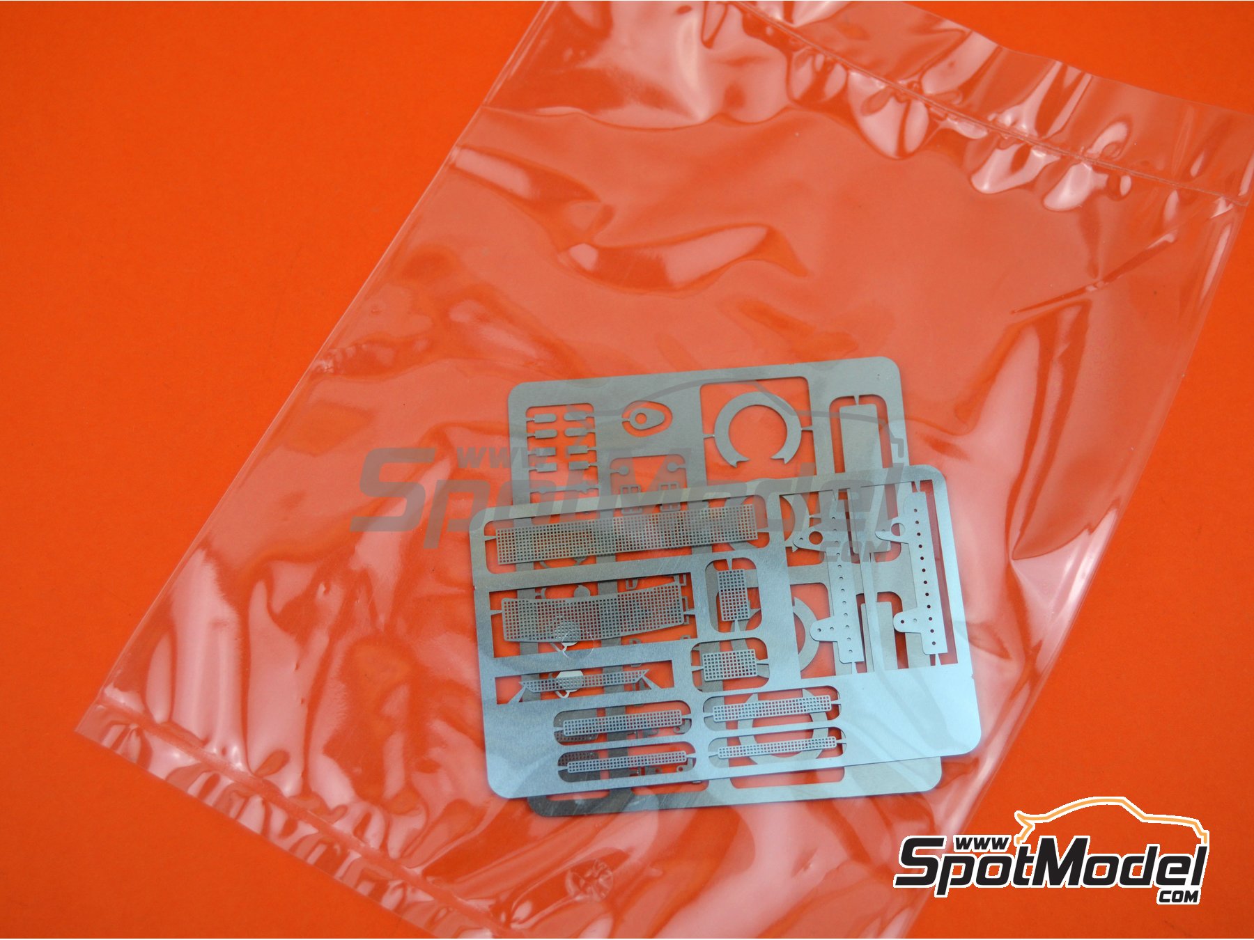 Image 8: Opel Manta 400 Group B Opel Euro Team - Tour de France Automobile 1984 | Model car kit in 1/24 scale manufactured by Belkits (ref.&nbsp;BEL008, also BEL-008)