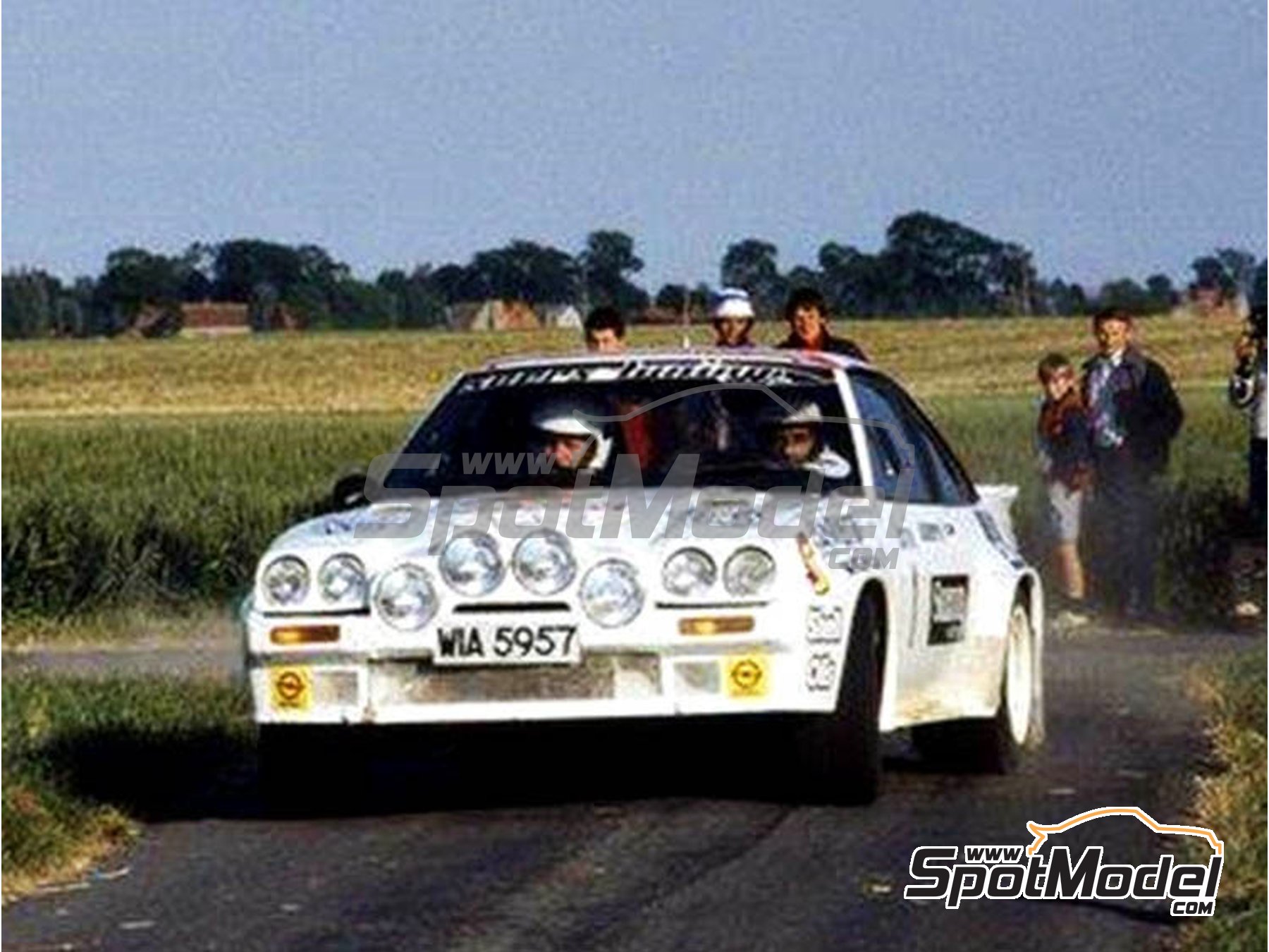 Image 2: Opel Manta 400 Grupo B patrocinado por Saxon Watches - Rally 24 Horas de Ypres 1984 | Maqueta de coche en escala 1/24 fabricado por Belkits (ref. BEL009, tambien 9789597256113 y BEL-009)