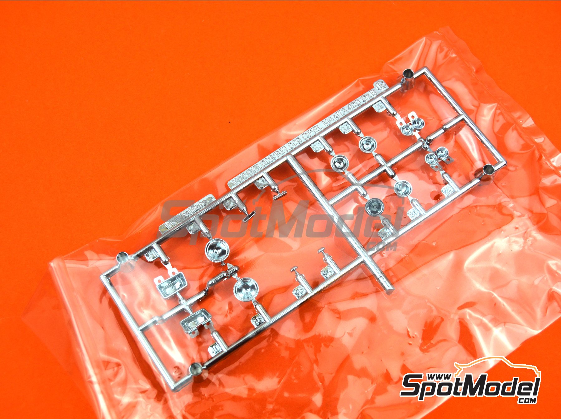 Image 5: Opel Manta 400 Grupo B patrocinado por Saxon Watches - Rally 24 Horas de Ypres 1984 | Maqueta de coche en escala 1/24 fabricado por Belkits (ref. BEL009, tambien 9789597256113 y BEL-009)