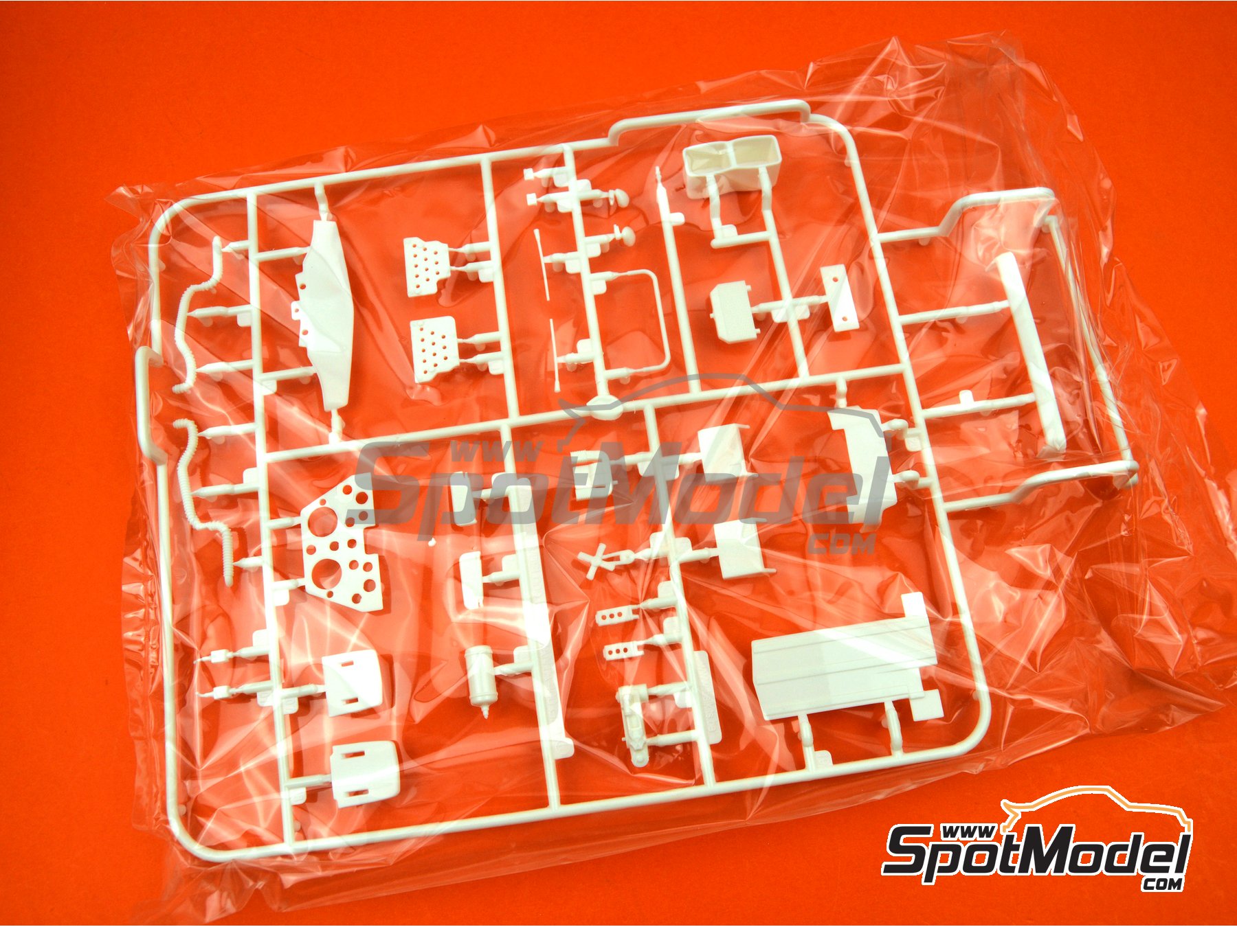 Image 9: Opel Manta 400 Grupo B patrocinado por Saxon Watches - Rally 24 Horas de Ypres 1984 | Maqueta de coche en escala 1/24 fabricado por Belkits (ref. BEL009, tambien 9789597256113 y BEL-009)