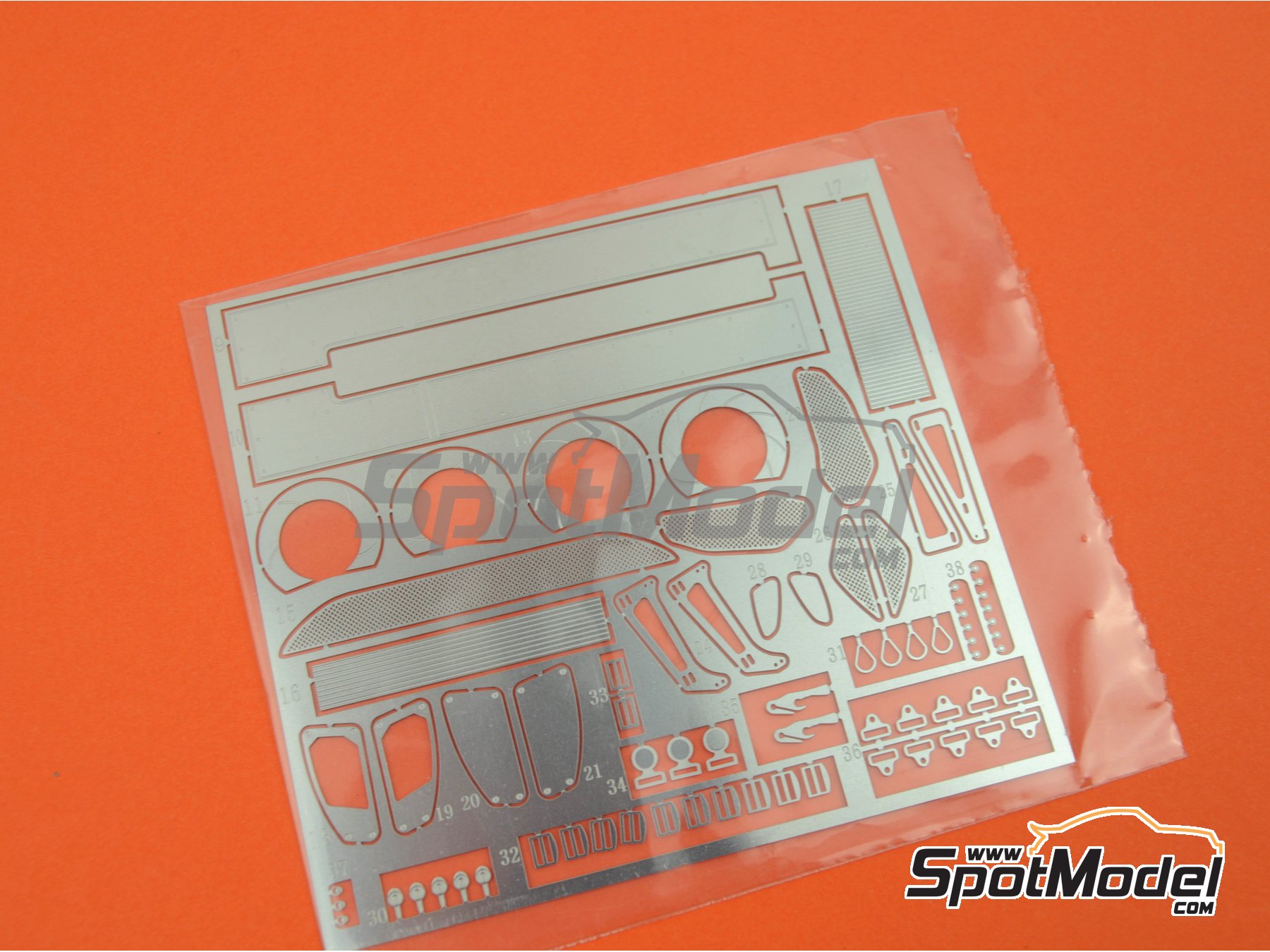 Image 9: Ford Fiesta RS WRC Castrol - Montecarlo Rally - Rallye Automobile de Monte-Carlo 2017 | Model car kit in 1/24 scale manufactured by Belkits (ref.&nbsp;BEL012, also BEL-012)