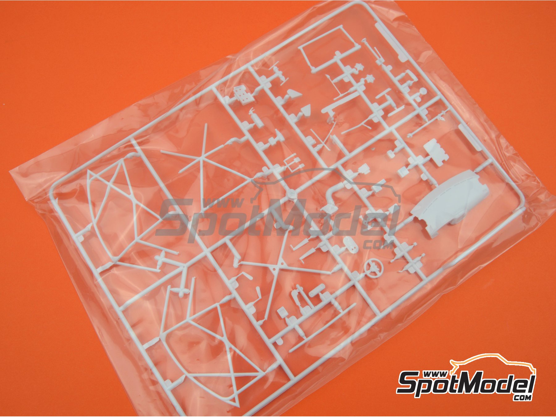 Image 12: Ford Fiesta RS WRC Castrol - Montecarlo Rally - Rallye Automobile de Monte-Carlo 2017 | Model car kit in 1/24 scale manufactured by Belkits (ref.&nbsp;BEL012, also BEL-012)