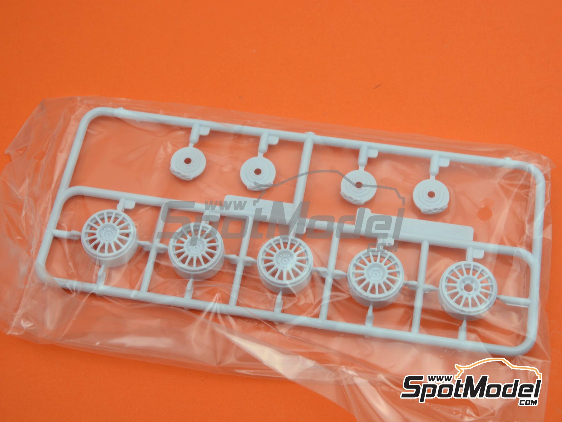 Image 20: Hyundai i20 Coupe WRC Hyundai Shell Mobis WRT Team sponsored by Shell - Corsica Linea Tour de Corse - Rallye de France 2019 | Car scale model kit in 1/24 scale manufactured by Belkits (ref.&nbsp;BEL014, also 9791038013339 and BEL-014)