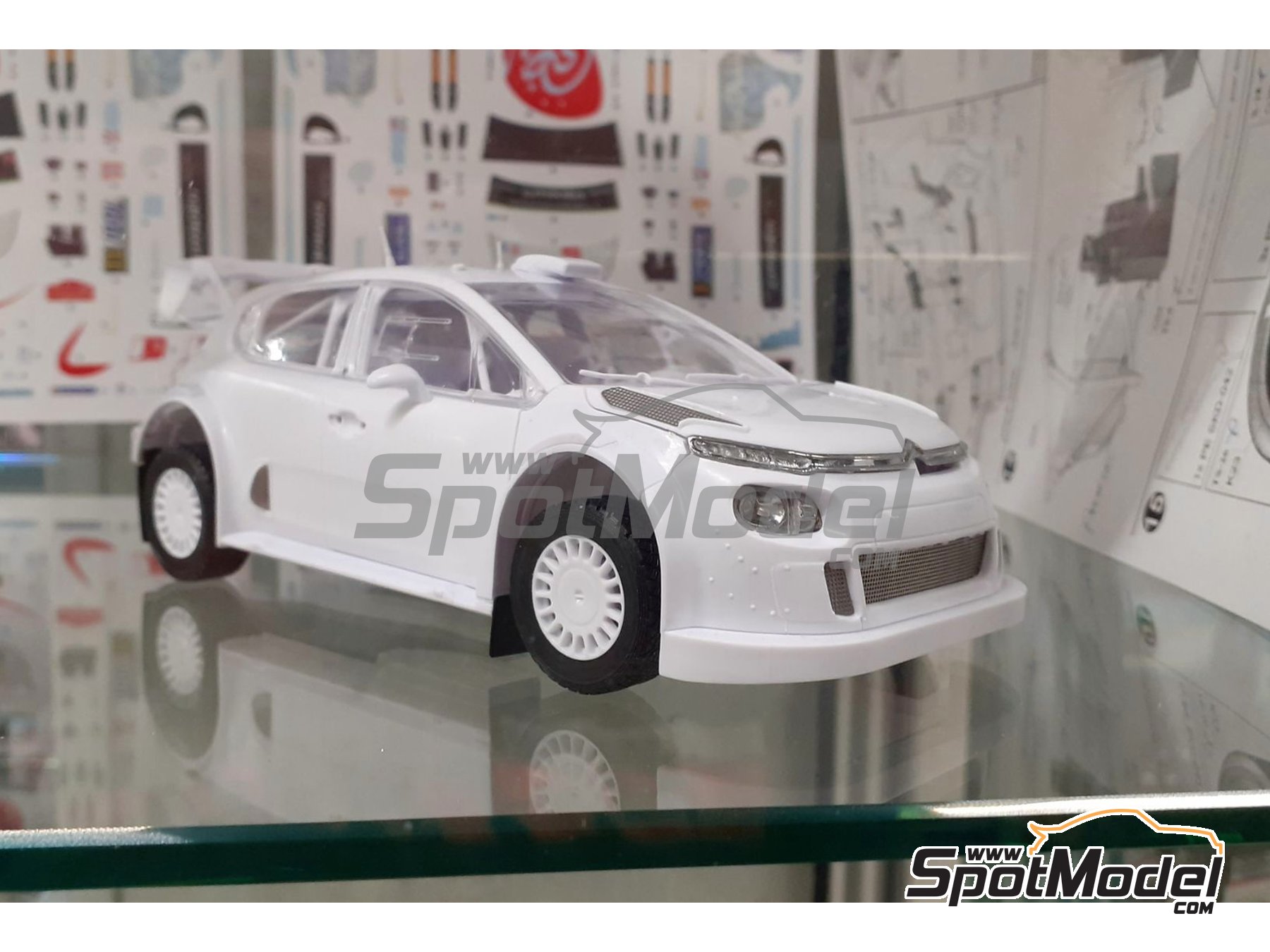 Image 2: Citro&euml;n C3 WRC Citro&euml;n Total Abu Dhabi WRT Team sponsored by Abu Dhabi - Neste Rally Finland 2017 | Car scale model kit in 1/24 scale manufactured by Belkits (ref.&nbsp;BEL018, also 9789597285465 and BEL-018)