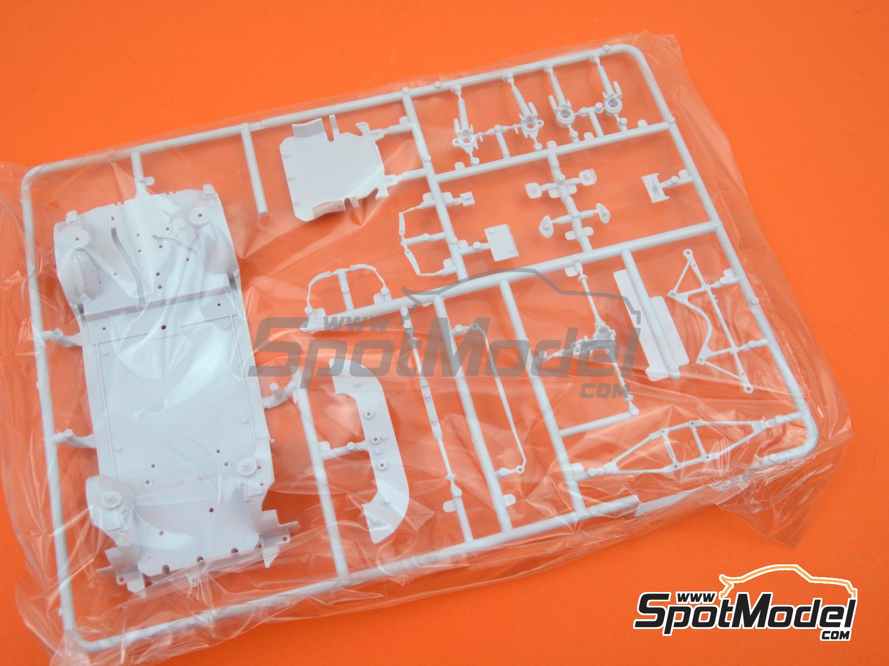 Image 3: Hyundai i20 Coupe WRC Equipo Hyundai Shell Mobis WRT - Rally de Monte Carlo - Rallye Automobile de Monte-Carlo 2020 | Maqueta de coche en escala&nbsp;1/24 fabricado por Belkits (ref.&nbsp;BEL021, tambien 9789638998958 y BEL-021)