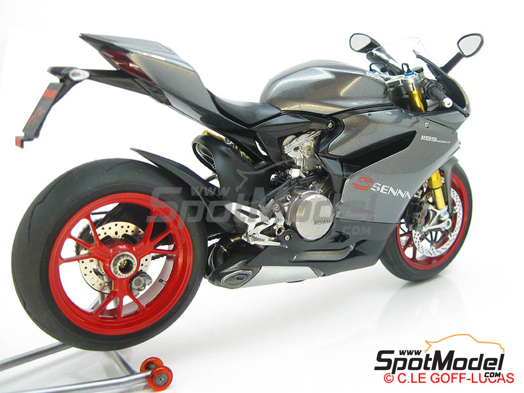 Image 4: Ducati Panigale S Senna | Decoraci&oacute;n en escala&nbsp;1/12 fabricado por Blue Stuff (ref.&nbsp;12-003)