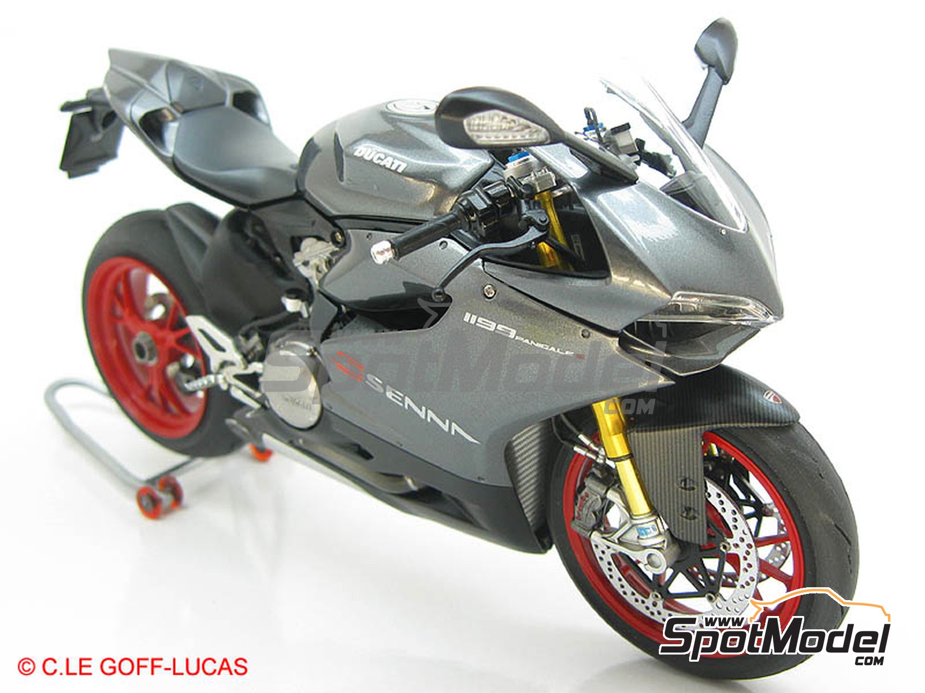 Image 5: Ducati Panigale S Senna | Decoraci&oacute;n en escala&nbsp;1/12 fabricado por Blue Stuff (ref.&nbsp;12-003)