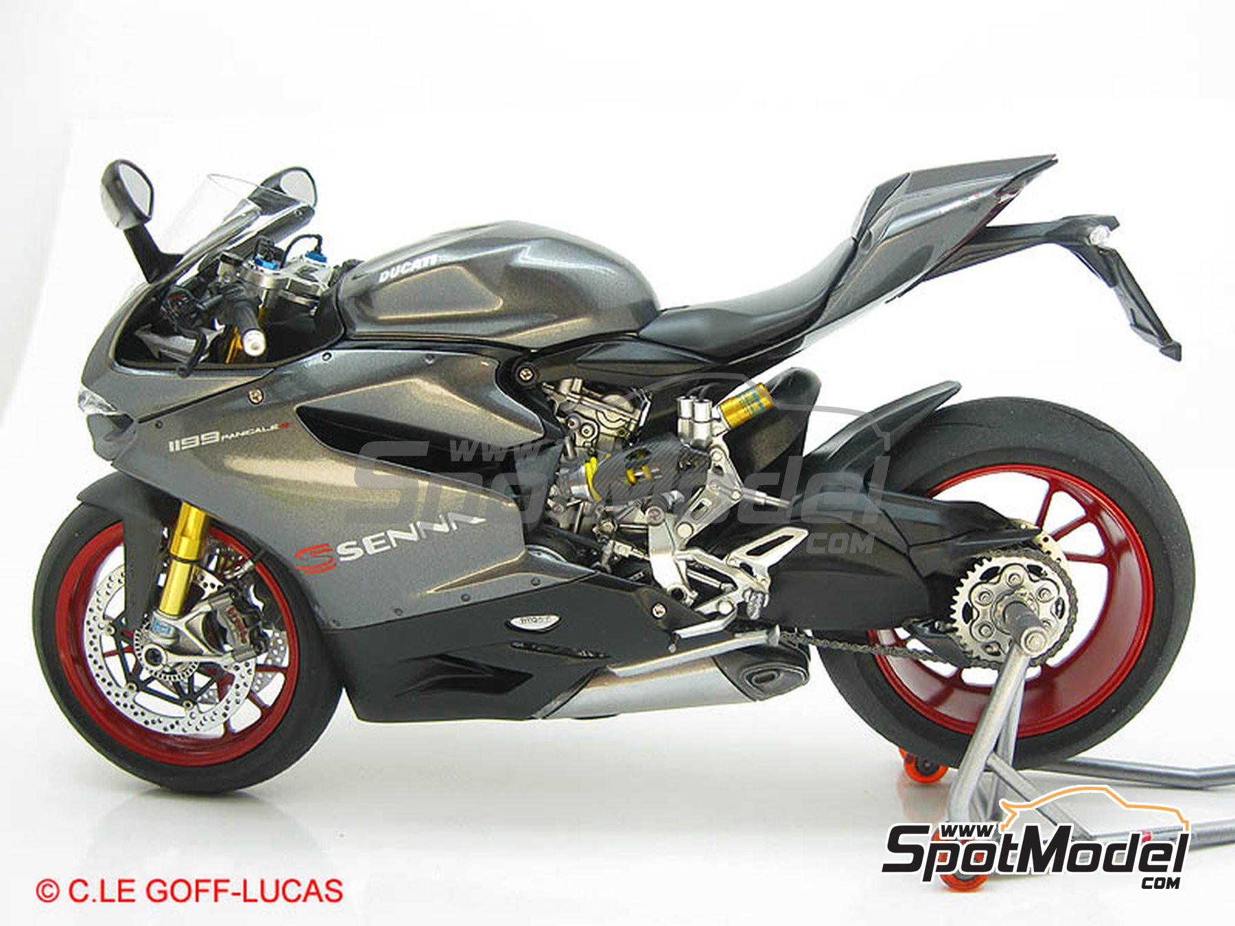 Image 6: Ducati Panigale S Senna | Decoraci&oacute;n en escala&nbsp;1/12 fabricado por Blue Stuff (ref.&nbsp;12-003)