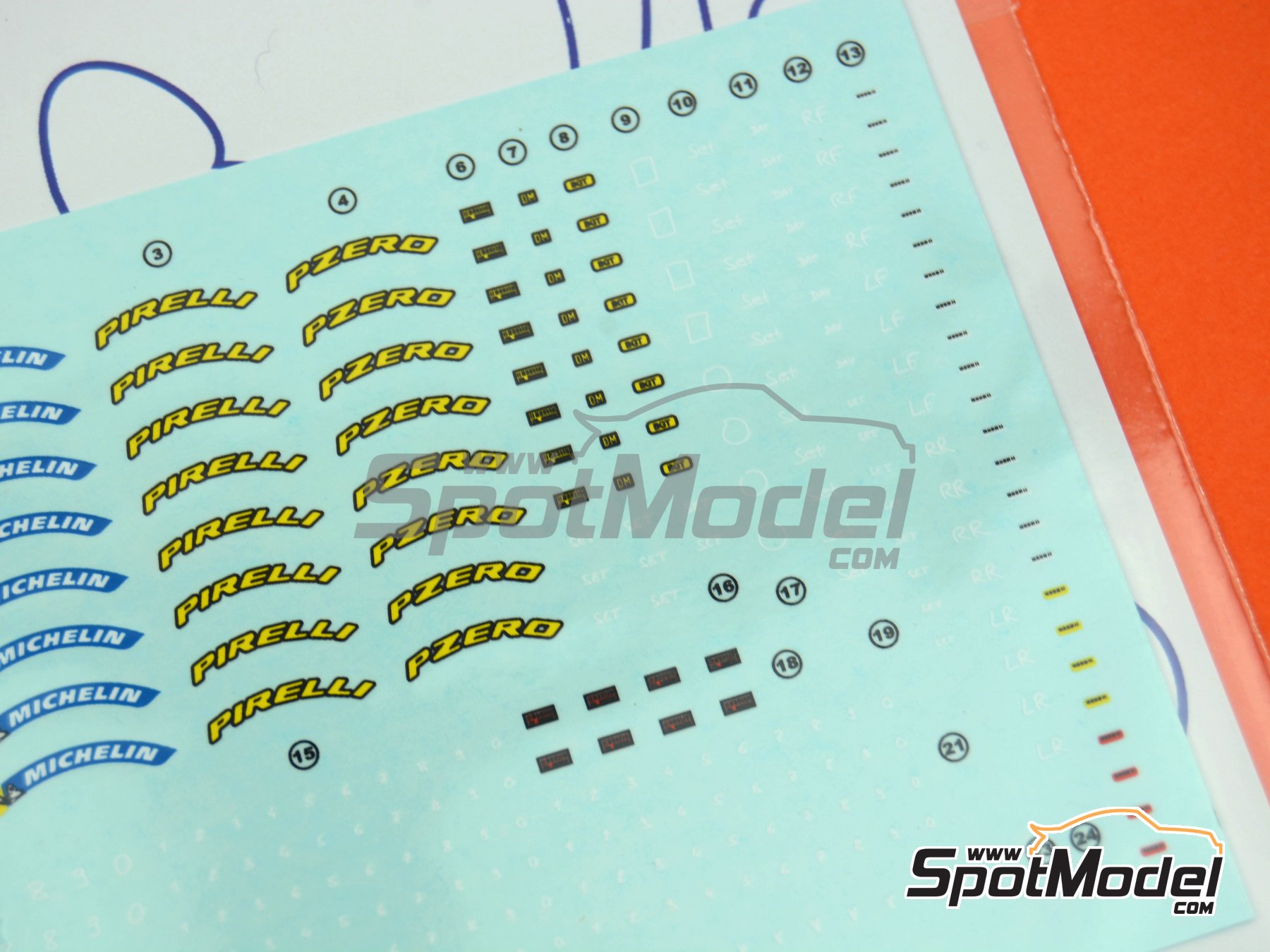 Image 4: Ford GT: Distintivos para los neum&aacute;ticos | Logotipos en escala&nbsp;1/24 fabricado por Blue Stuff (ref.&nbsp;24-018)