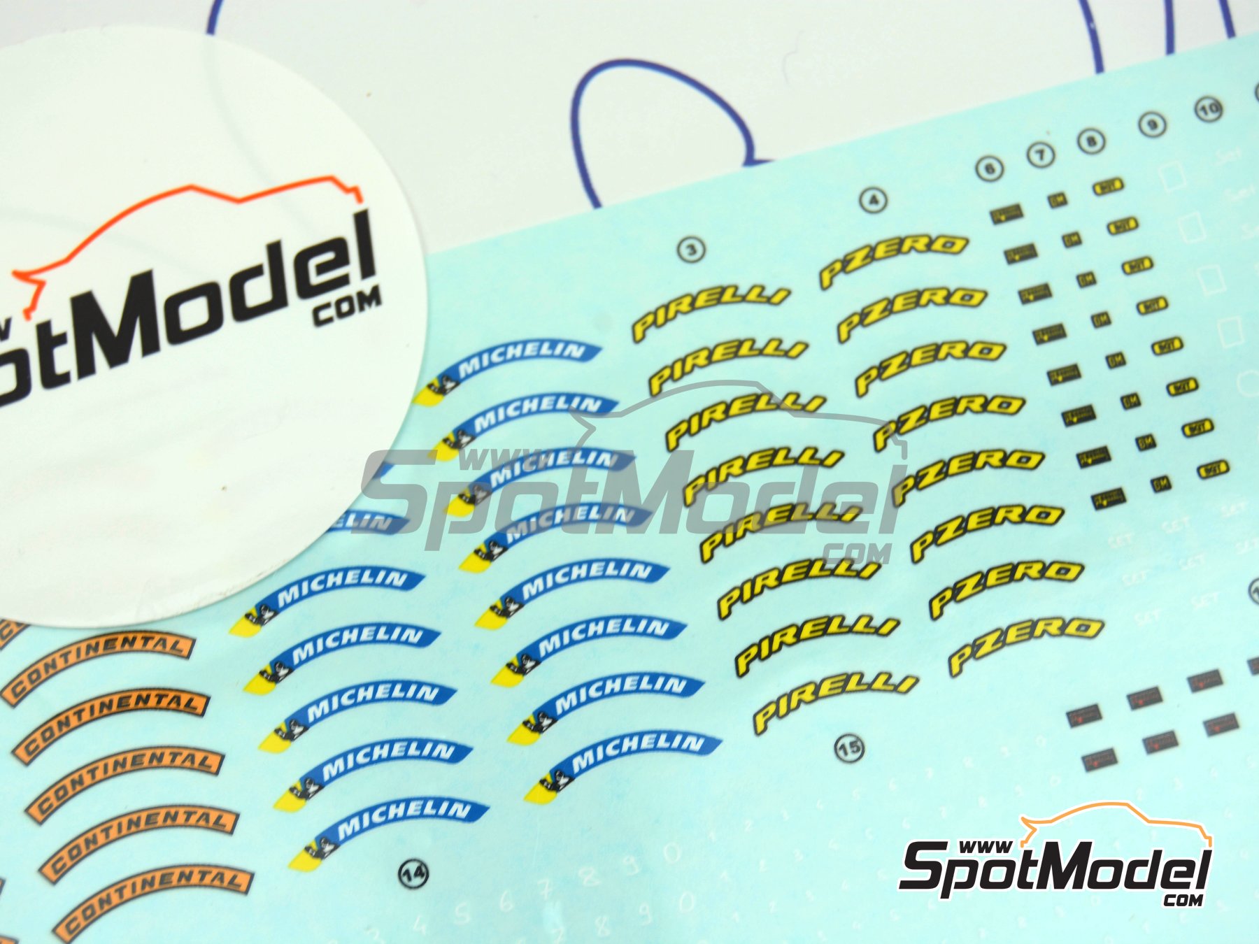 Image 5: Ford GT: Distintivos para los neum&aacute;ticos | Logotipos en escala&nbsp;1/24 fabricado por Blue Stuff (ref.&nbsp;24-018)