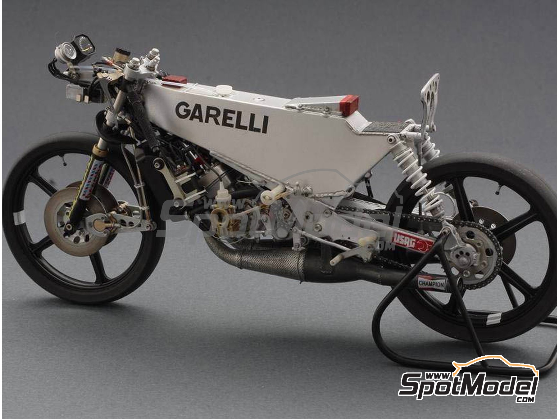Image 14: Garelli 125cc sponsored by MDS - Motorcycle World Championship 1985 | Motorbike scale model kit in 1/12 scale manufactured by Brach Model (ref.&nbsp;BM-VR03, also 4589936678218)
