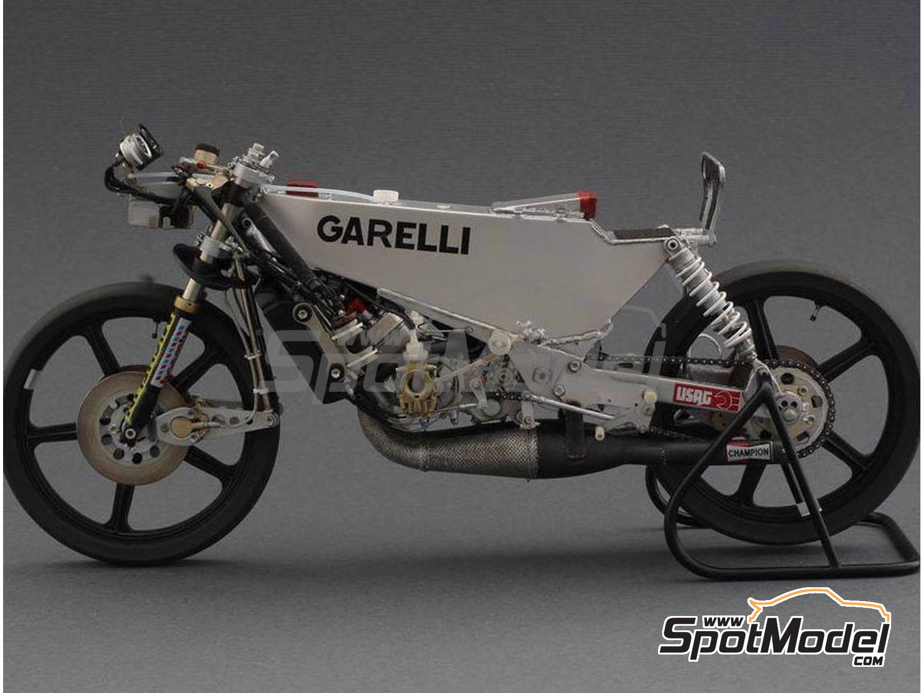Image 15: Garelli 125cc sponsored by MDS - Motorcycle World Championship 1985 | Motorbike scale model kit in 1/12 scale manufactured by Brach Model (ref.&nbsp;BM-VR03, also 4589936678218)