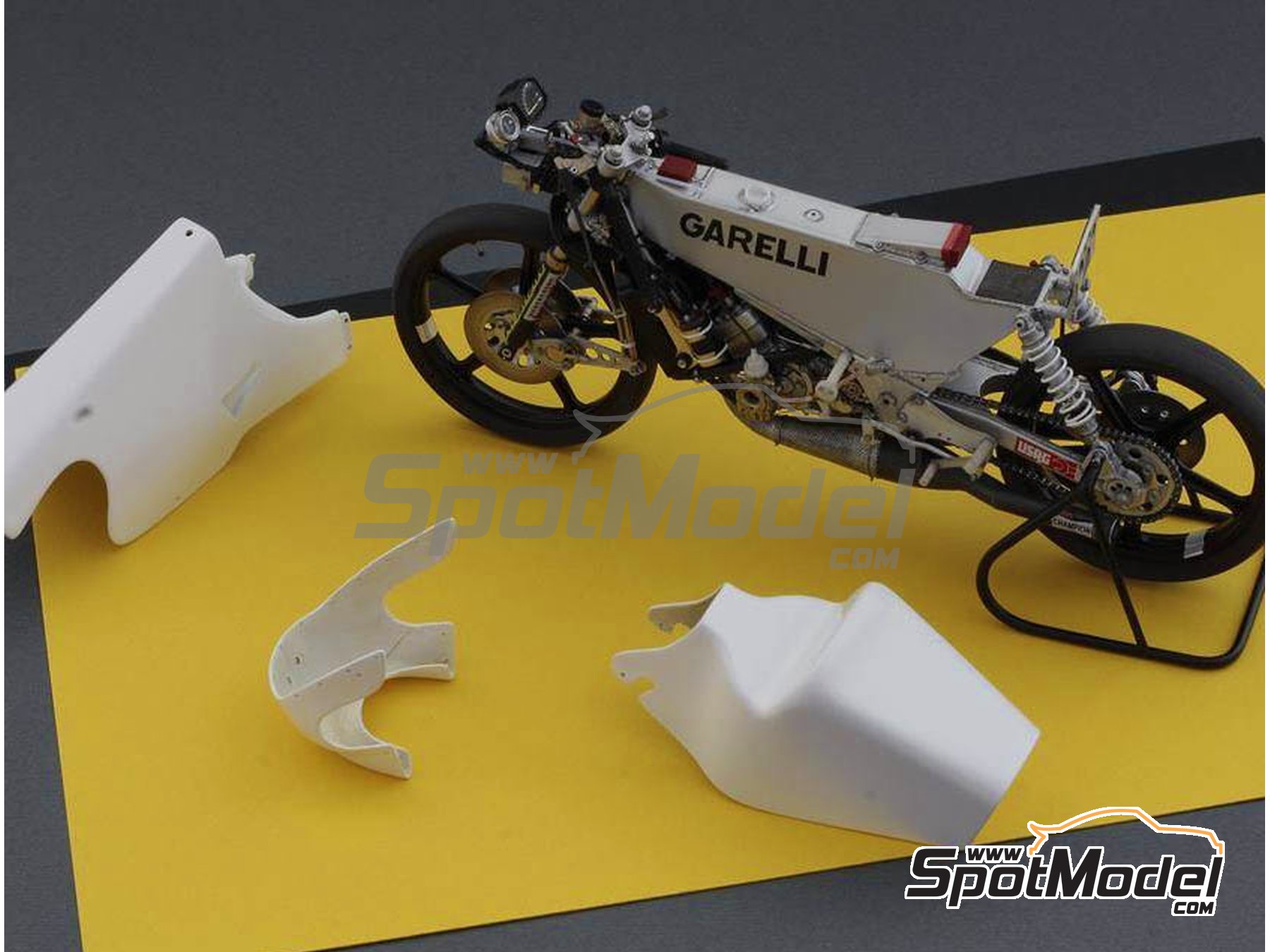 Image 17: Garelli 125cc sponsored by MDS - Motorcycle World Championship 1985 | Motorbike scale model kit in 1/12 scale manufactured by Brach Model (ref.&nbsp;BM-VR03, also 4589936678218)
