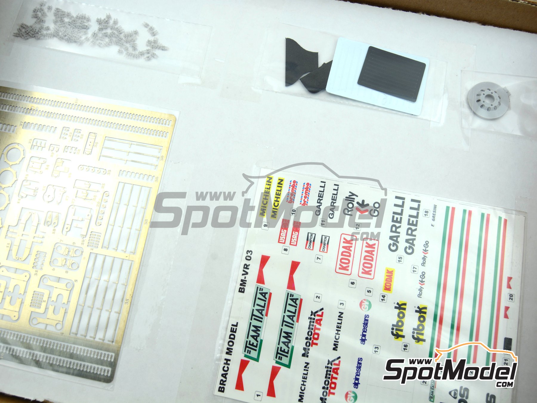 Image 19: Garelli 125cc sponsored by MDS - Motorcycle World Championship 1985 | Motorbike scale model kit in 1/12 scale manufactured by Brach Model (ref.&nbsp;BM-VR03, also 4589936678218)