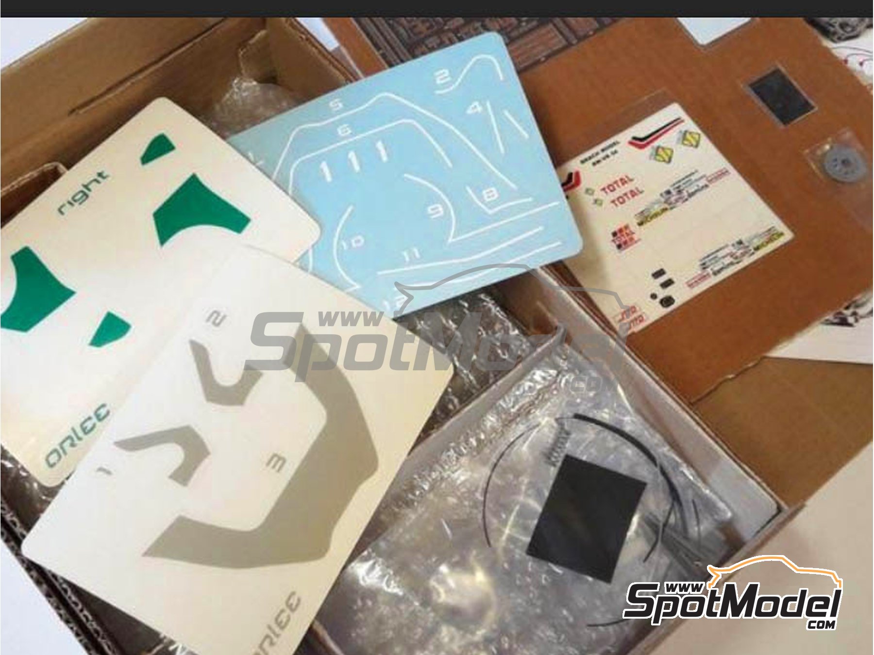 Image 2: Garelli 125cc - Campeonato del Mundo de Motociclismo 1984 | Maqueta de moto en escala 1/12 fabricado por Brach Model (ref. BM-VR04, tambien 4589936679994)