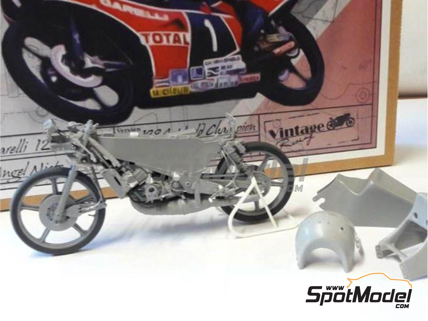 Image 3: Garelli 125cc - Campeonato del Mundo de Motociclismo 1984 | Maqueta de moto en escala 1/12 fabricado por Brach Model (ref. BM-VR04, tambien 4589936679994)