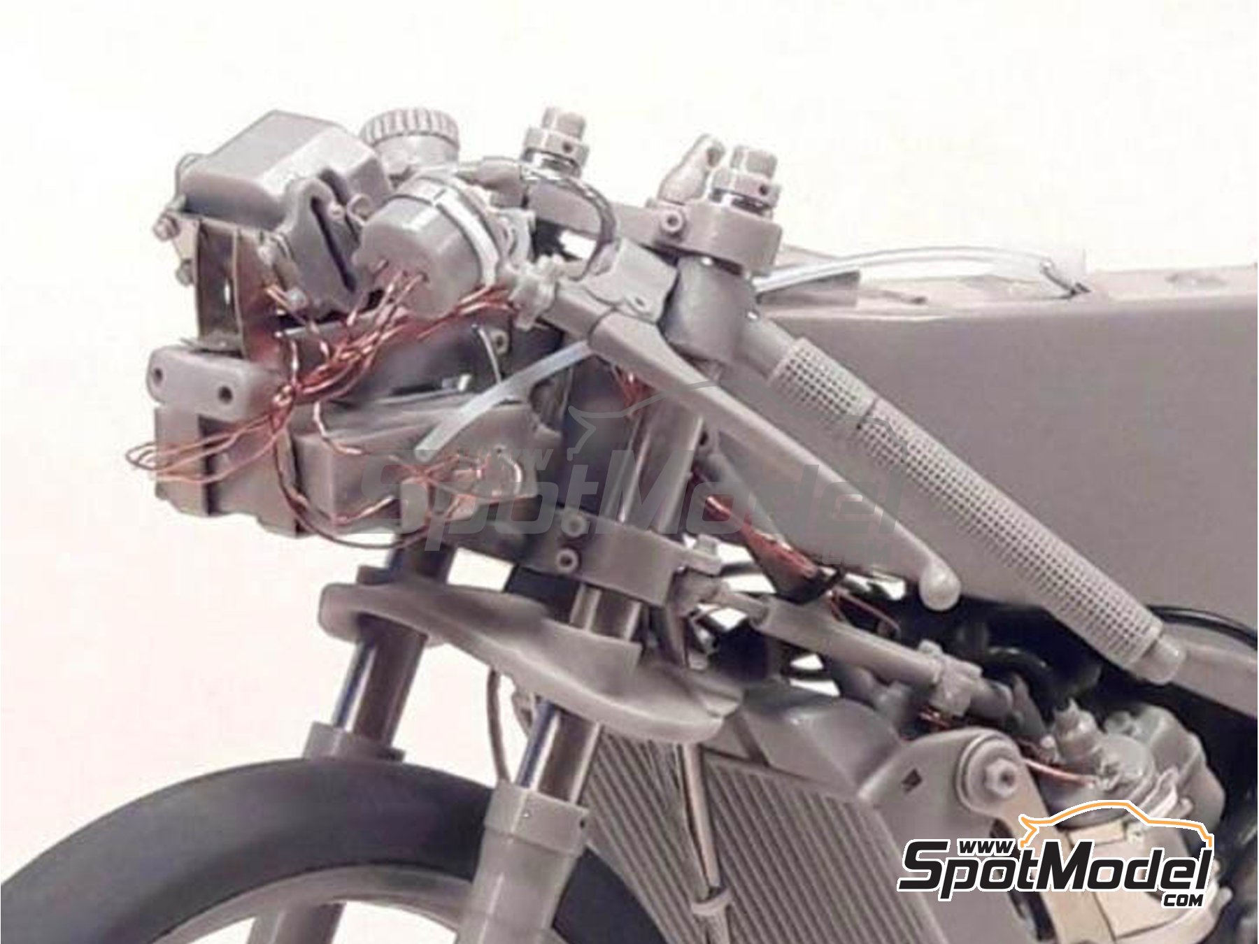 Image 5: Garelli 125cc - Campeonato del Mundo de Motociclismo 1984 | Maqueta de moto en escala 1/12 fabricado por Brach Model (ref. BM-VR04, tambien 4589936679994)