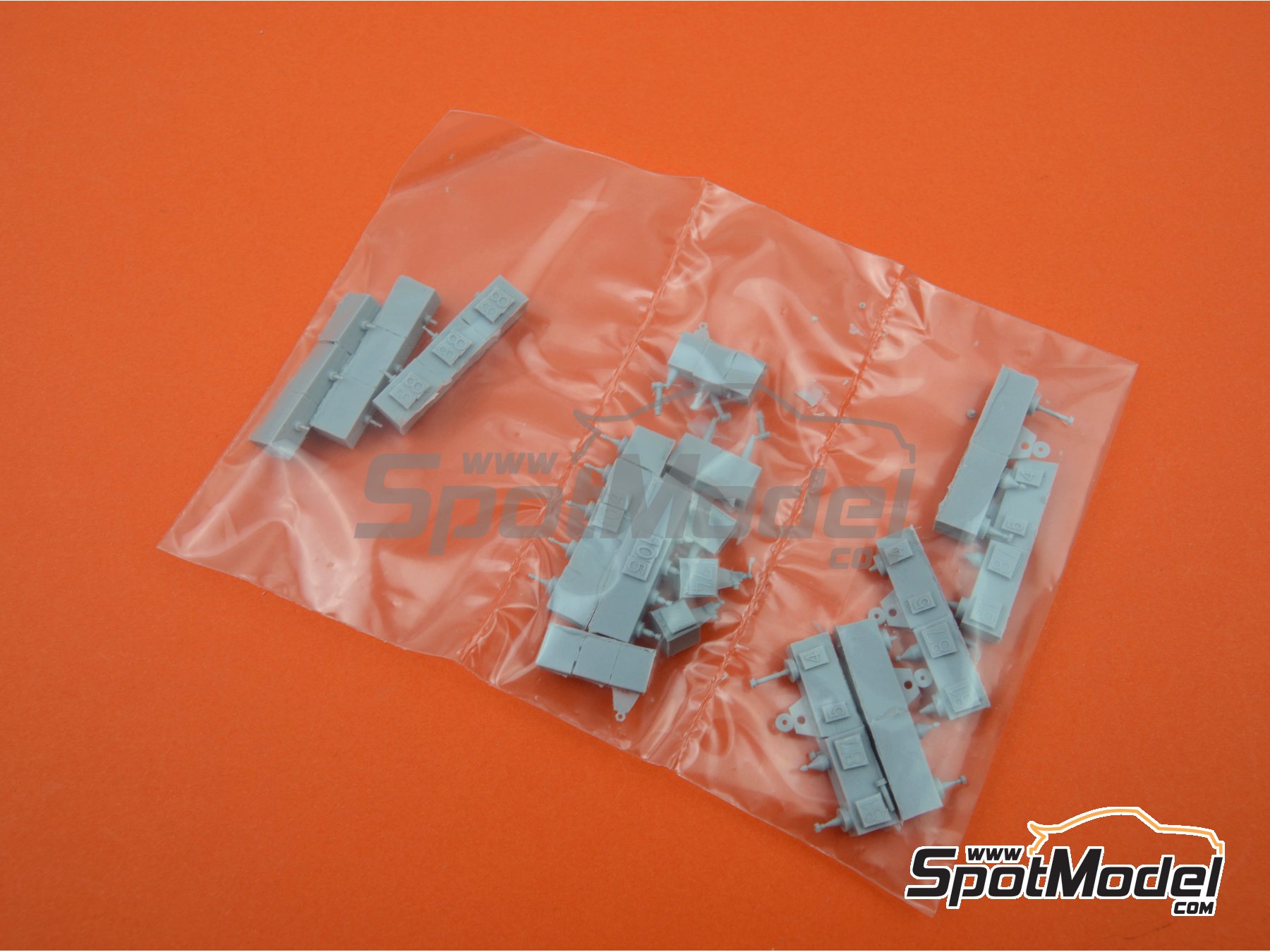 Image 7: Garelli 125cc - Campeonato del Mundo de Motociclismo 1984 | Maqueta de moto en escala 1/12 fabricado por Brach Model (ref. BM-VR04, tambien 4589936679994)