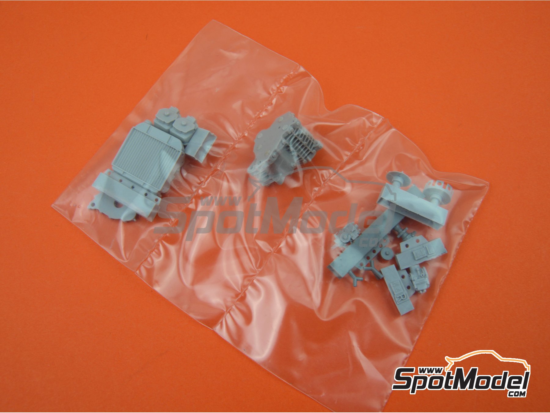 Image 11: Garelli 125cc - Campeonato del Mundo de Motociclismo 1984 | Maqueta de moto en escala 1/12 fabricado por Brach Model (ref. BM-VR04, tambien 4589936679994)