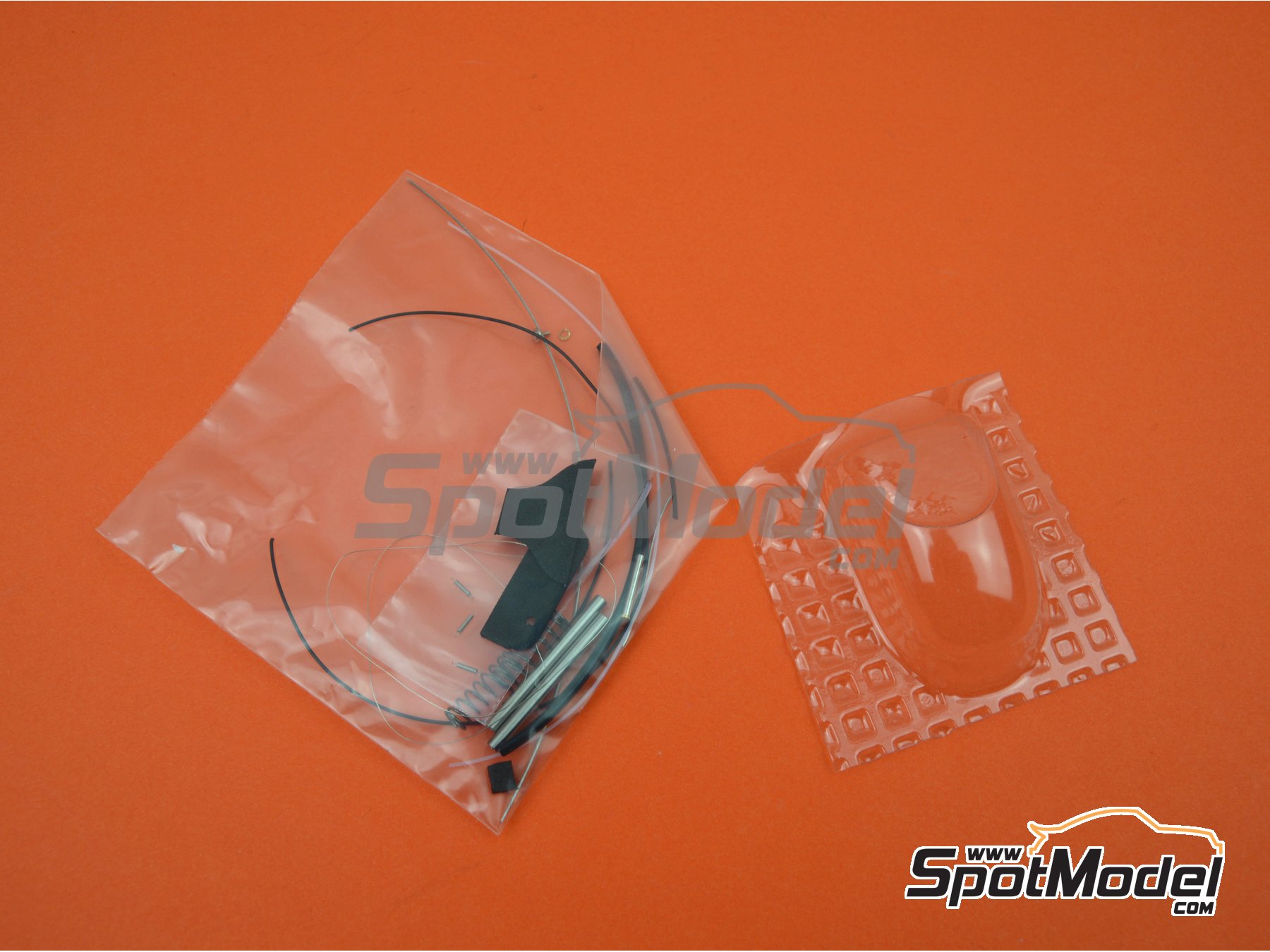 Image 16: Garelli 125cc - Campeonato del Mundo de Motociclismo 1984 | Maqueta de moto en escala 1/12 fabricado por Brach Model (ref. BM-VR04, tambien 4589936679994)