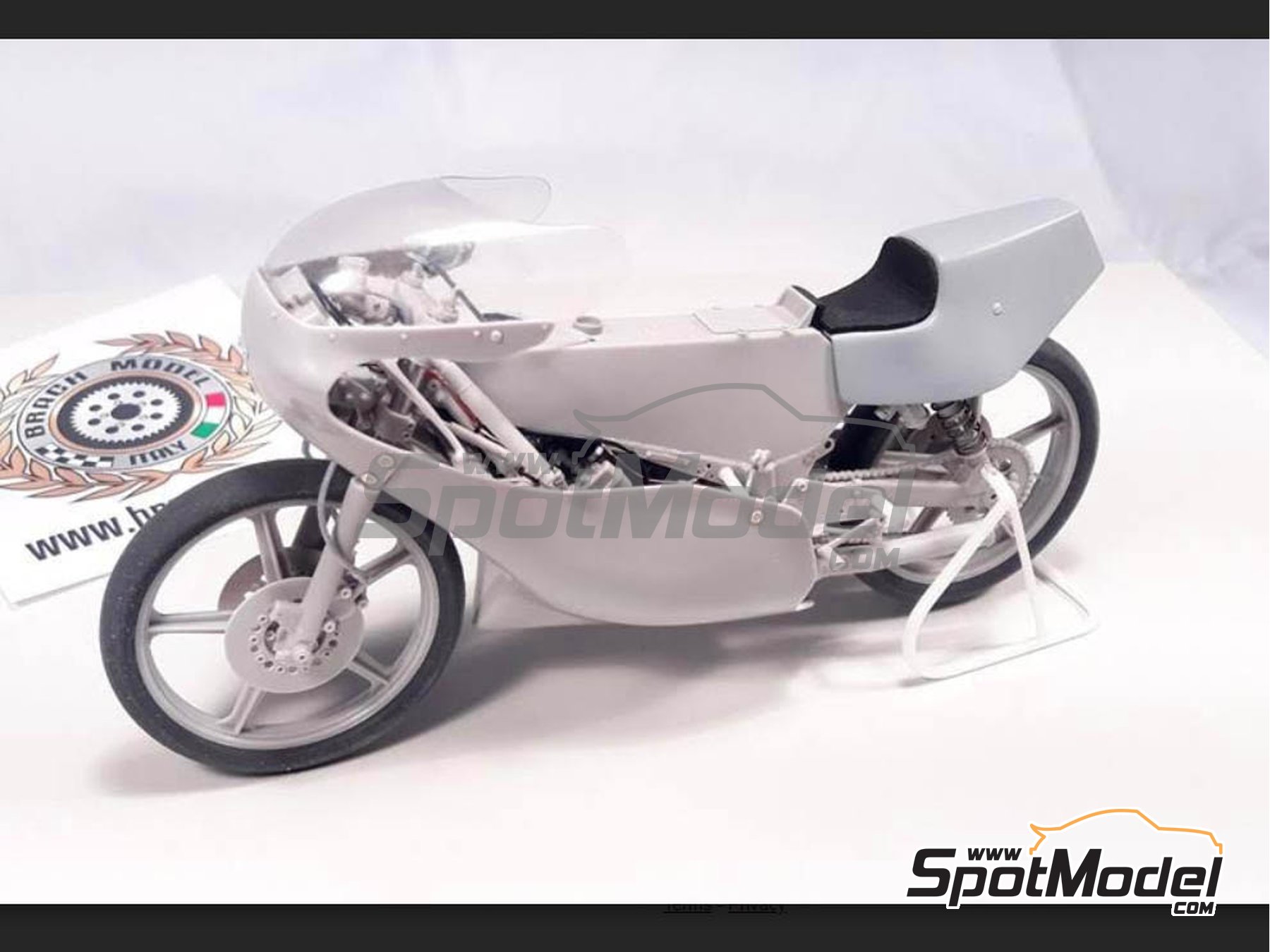 Image 6: Minarelli 125cc - Motorcycle World Championship 1981 | Motorbike scale model kit in 1/12 scale manufactured by Brach Model (ref.&nbsp;BM-VR06, also 4573105620382)