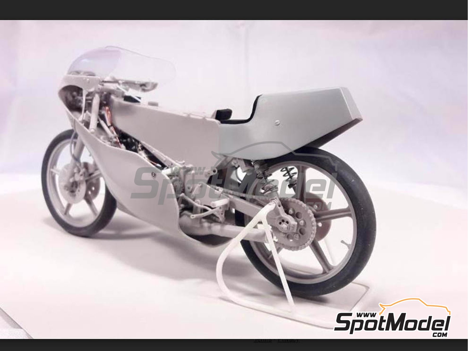Image 10: Minarelli 125cc - Motorcycle World Championship 1981 | Motorbike scale model kit in 1/12 scale manufactured by Brach Model (ref.&nbsp;BM-VR06, also 4573105620382)