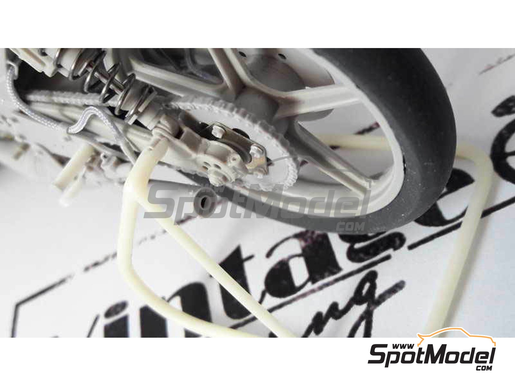 Image 11: Garelli 125cc - Campeonato del Mundo de Motociclismo 1982 | Maqueta de moto en escala 1/12 fabricado por Brach Model (ref. BM-VR10)