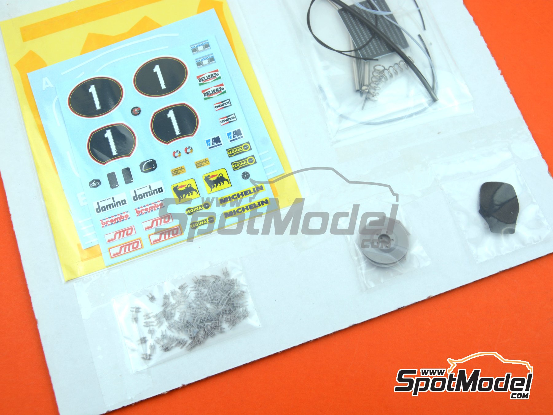 Image 35: Garelli 125cc - Campeonato del Mundo de Motociclismo 1982 | Maqueta de moto en escala 1/12 fabricado por Brach Model (ref. BM-VR10)