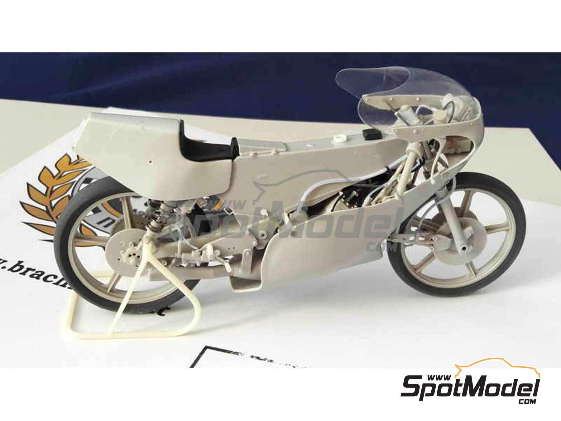 Image 1: Garelli 125cc - Campeonato del Mundo de Motociclismo 1982 | Maqueta de moto en escala&nbsp;1/12 fabricado por Brach Model (ref.&nbsp;BM-VR11)