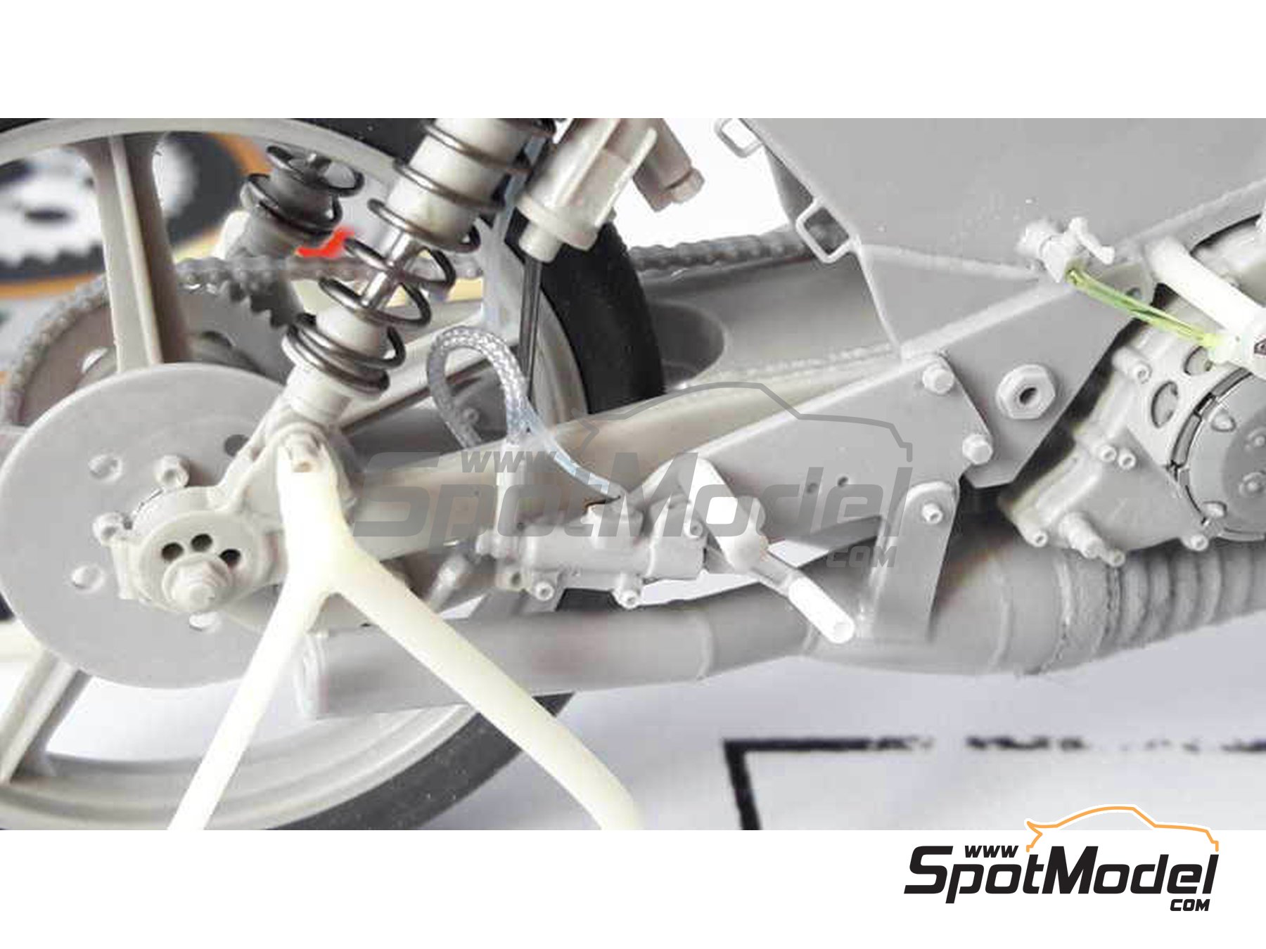 Image 4: Garelli 125cc - Campeonato del Mundo de Motociclismo 1982 | Maqueta de moto en escala&nbsp;1/12 fabricado por Brach Model (ref.&nbsp;BM-VR11)