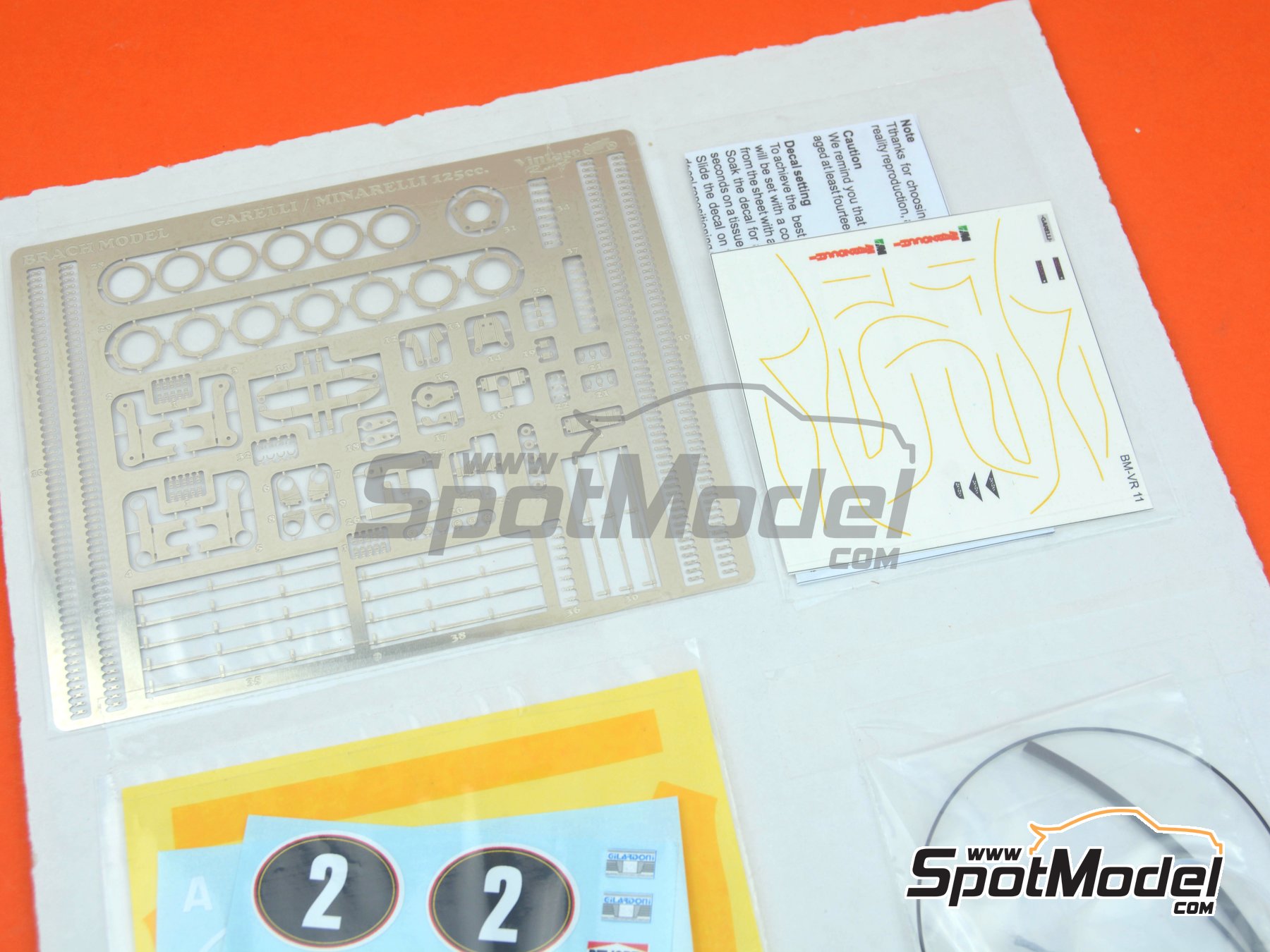 Image 15: Garelli 125cc - Campeonato del Mundo de Motociclismo 1982 | Maqueta de moto en escala&nbsp;1/12 fabricado por Brach Model (ref.&nbsp;BM-VR11)