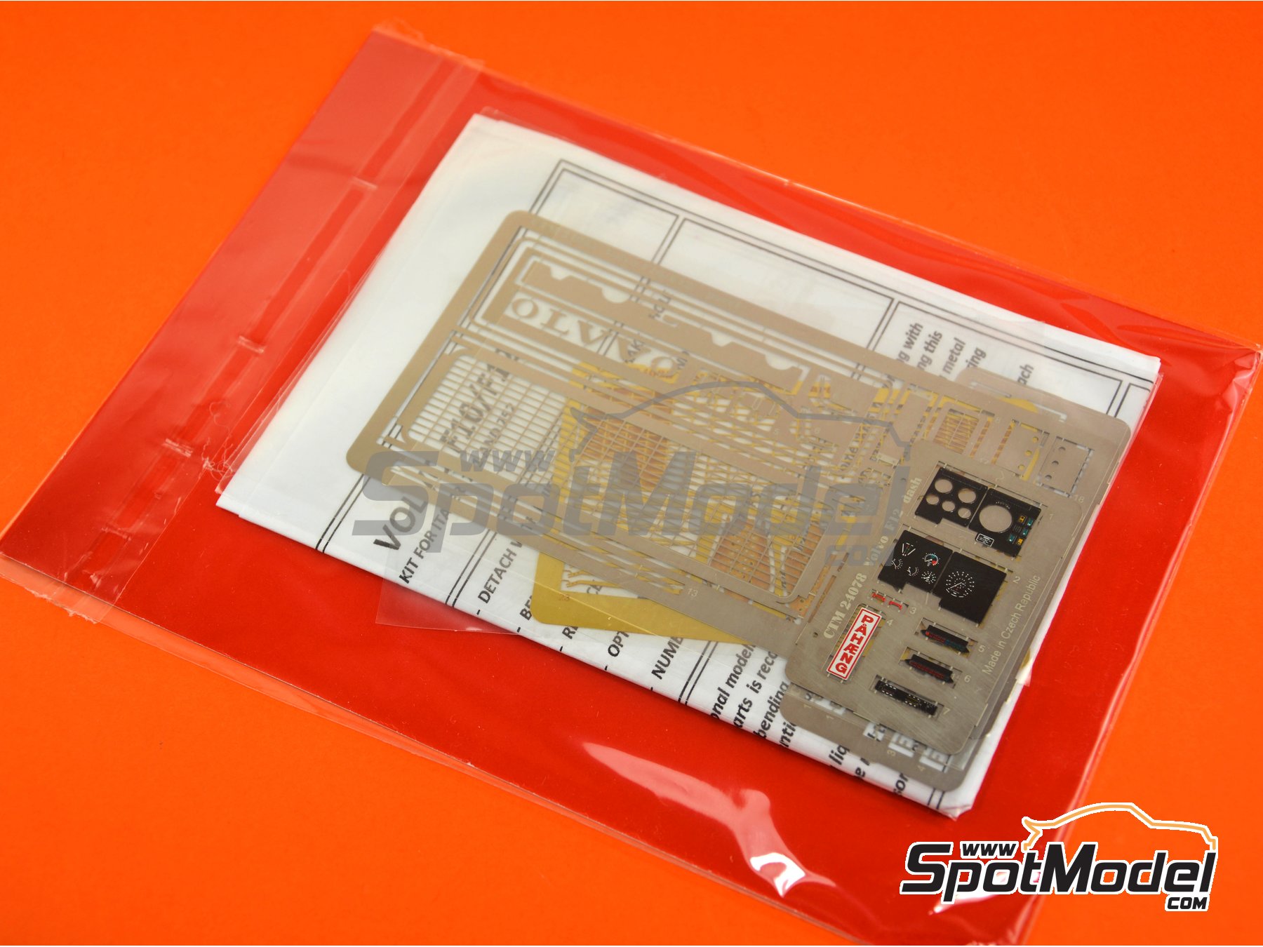 Image 4: Volvo F12 Globetrotter | Set de mejora y detallado en escala 1/24 fabricado por Czech Truck Model (ref. CTM001)