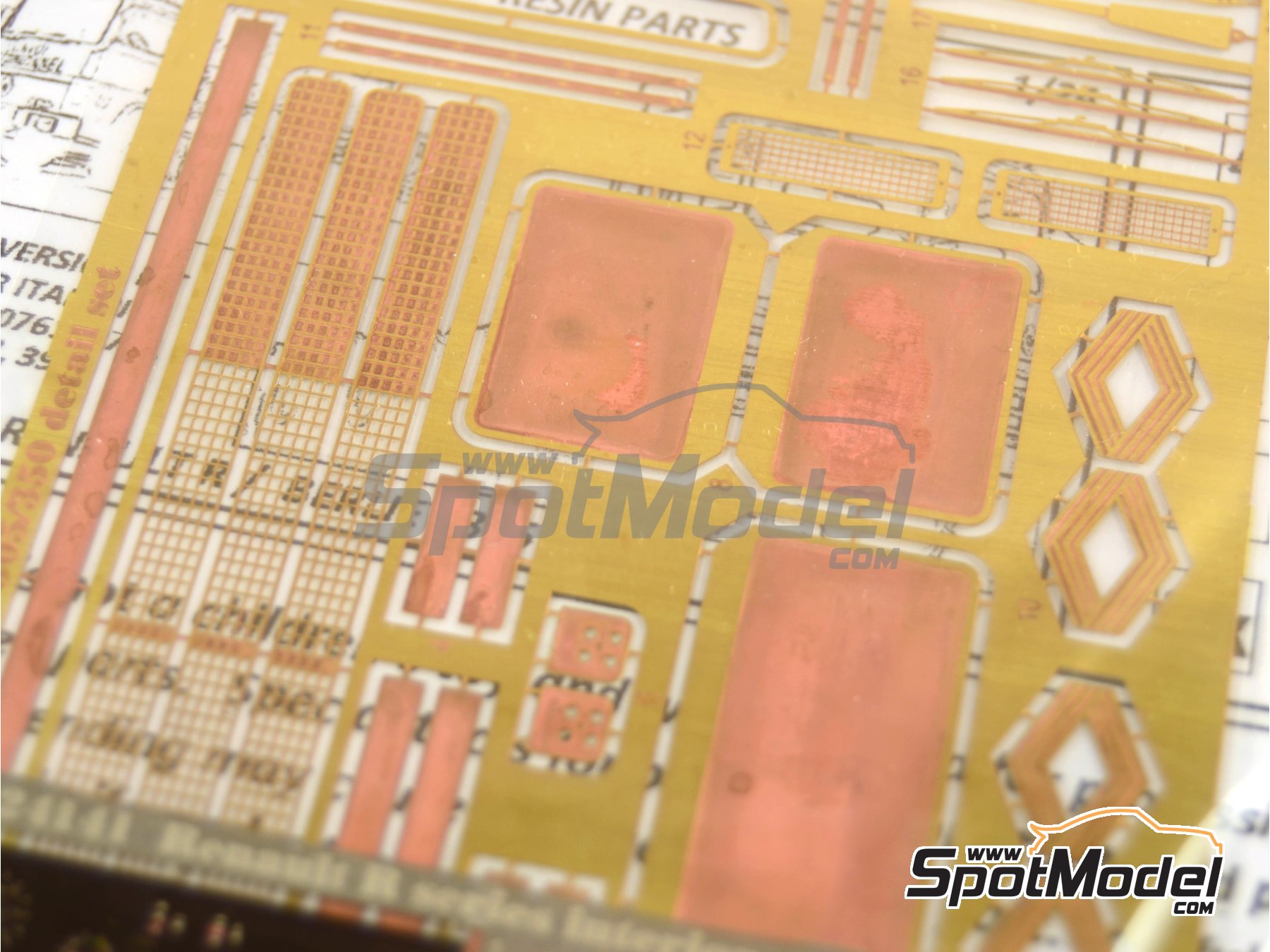 Image 3: Berliet R305 - R350 / Renault R | Detail up set in 1/24 scale manufactured by Czech Truck Model (ref.&nbsp;CTM029)