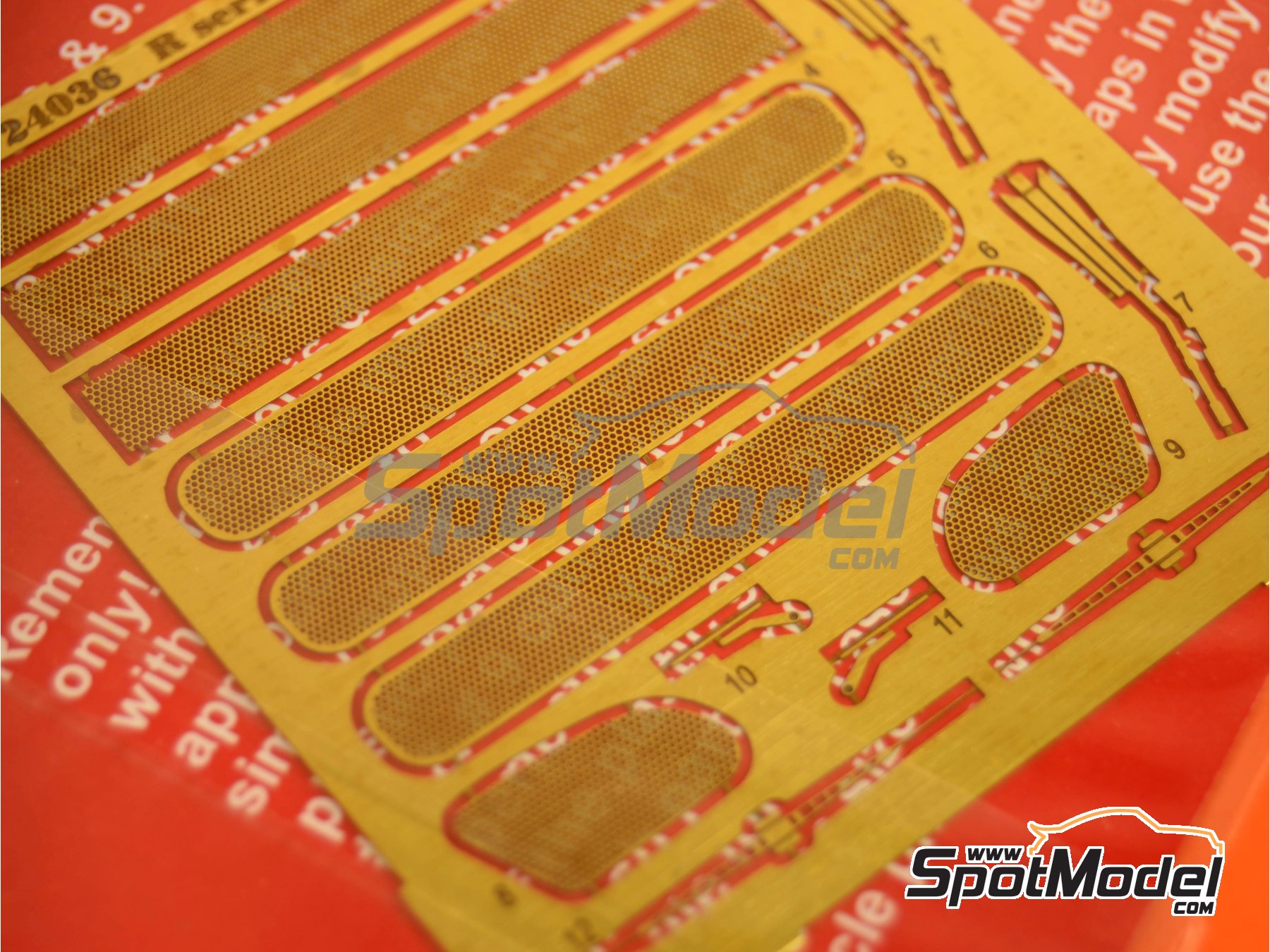 Image 1: Scania R series | Fotograbados en escala 1/24 fabricado por Czech Truck Model (ref. CTM24036)