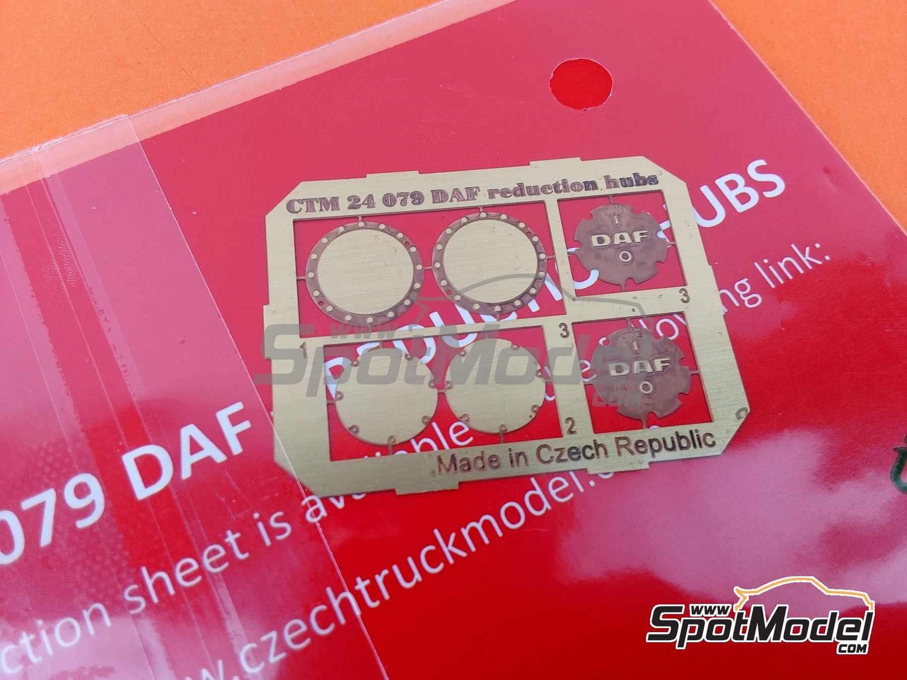 Image 3: DAF reduction hubs | Detail in 1/24 scale manufactured by Czech Truck Model (ref. CTM24079)
