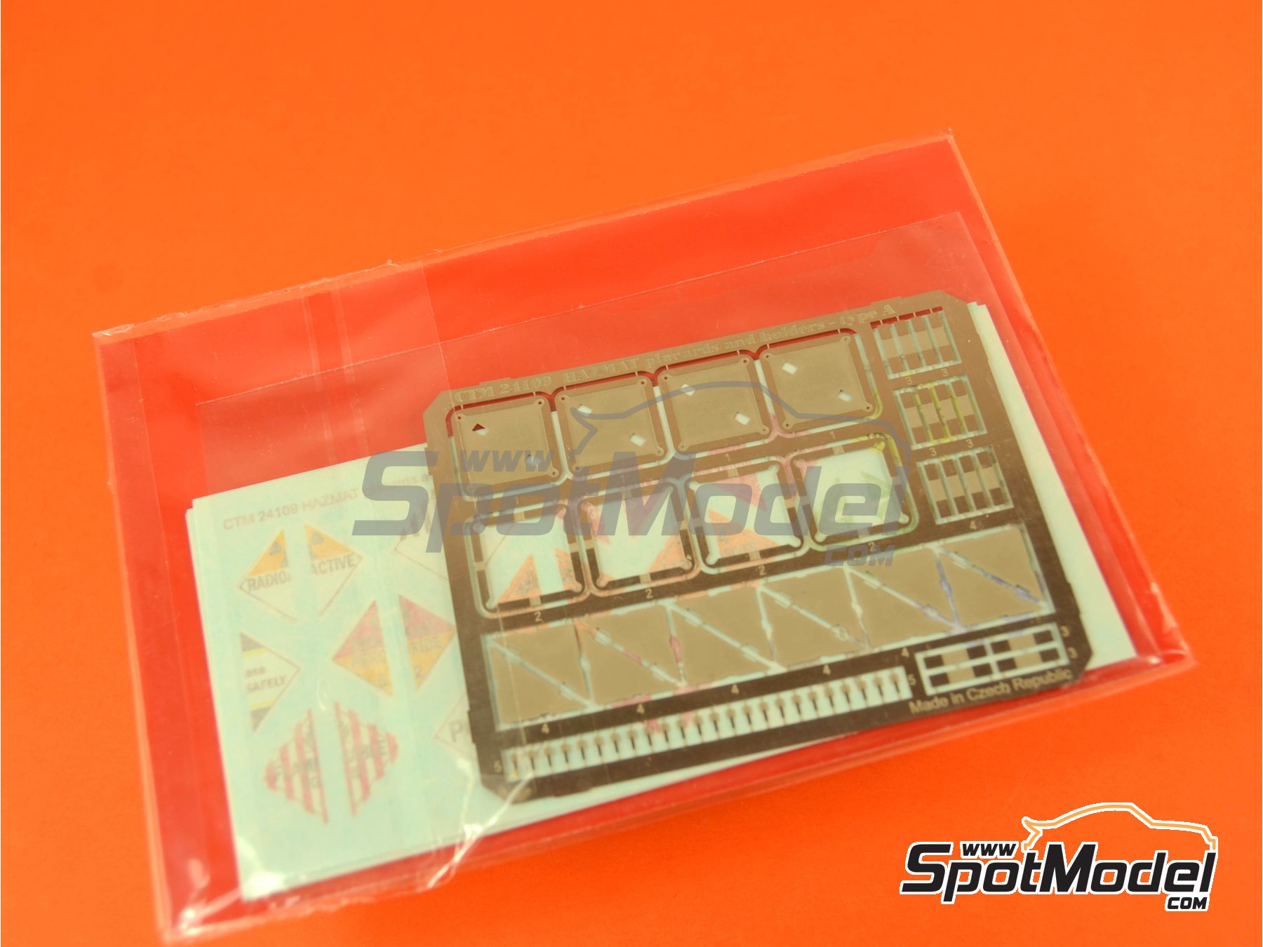 Image 5: HAZMAT - Hazardous materials and items: holders and placards | Detail up set in 1/24 scale manufactured by Czech Truck Model (ref.&nbsp;CTM24109)